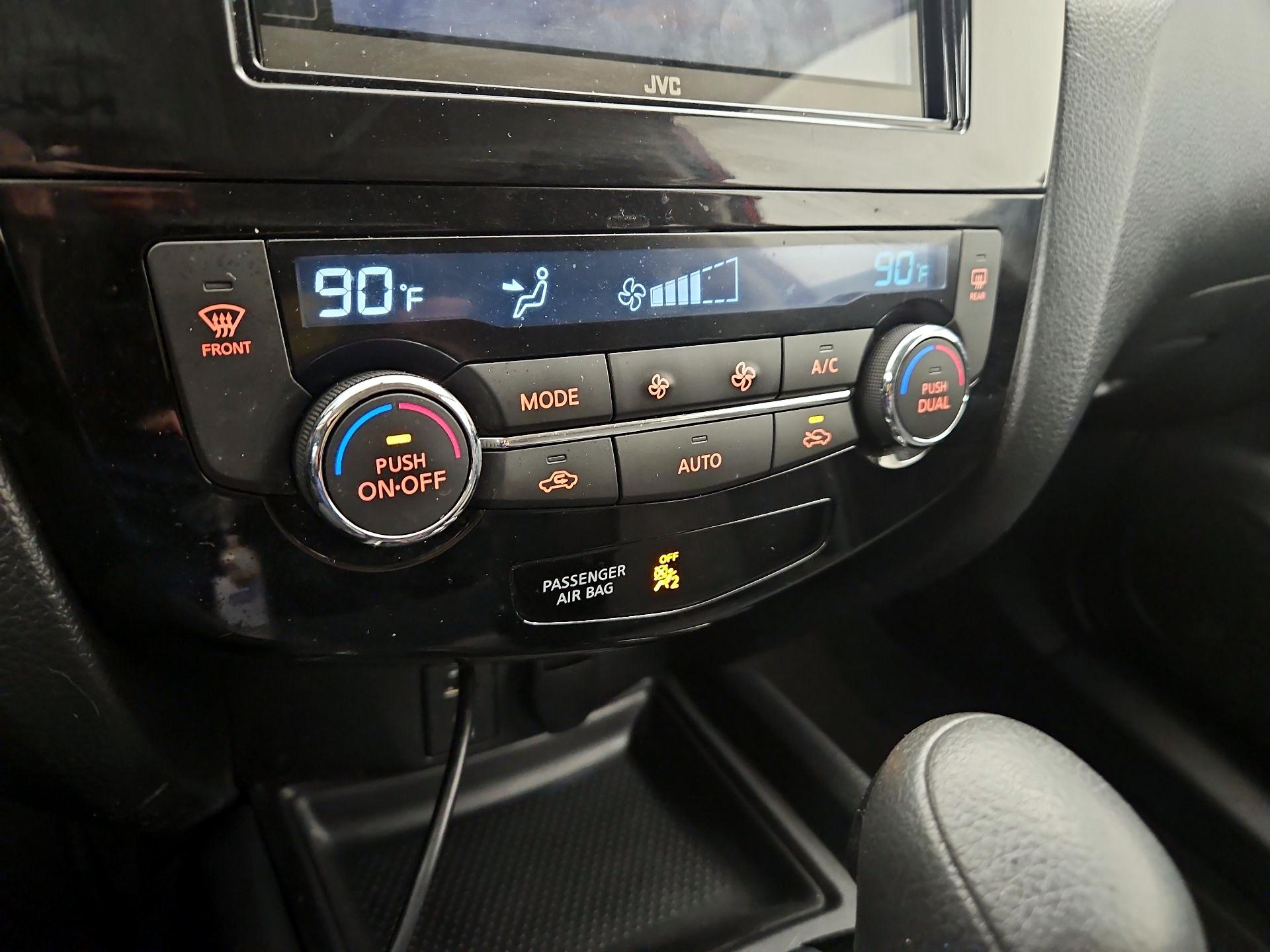 Thumbnail: 2016 Nissan Rogue - 16