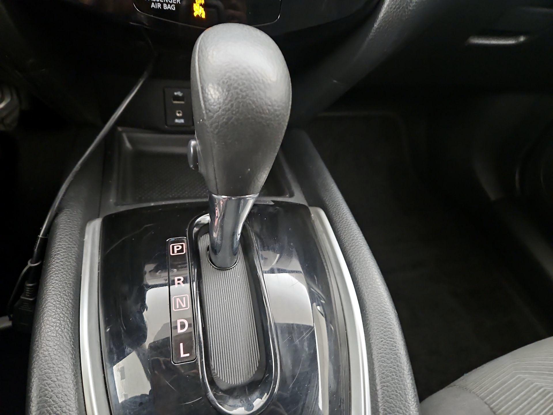 Thumbnail: 2016 Nissan Rogue - 17