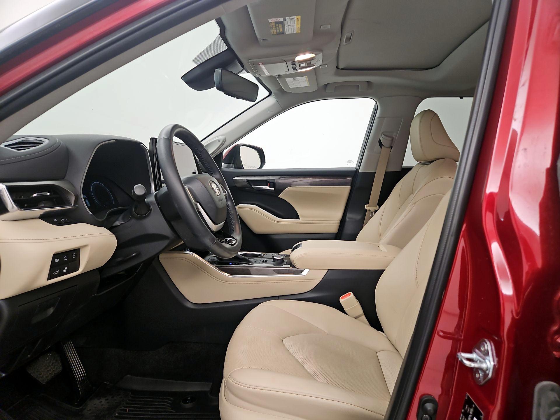 Thumbnail: 2023 Toyota Highlander - 11