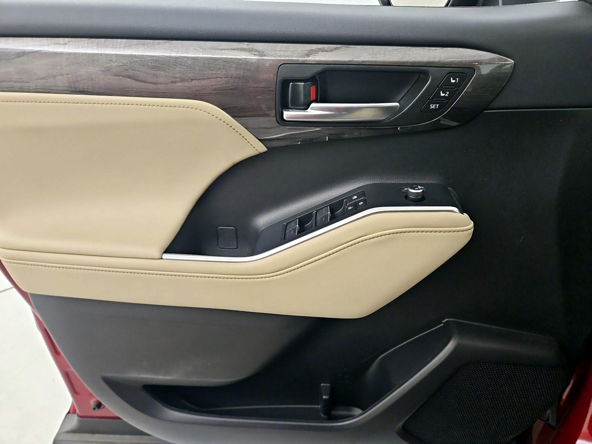 Thumbnail: 2023 Toyota Highlander - 12