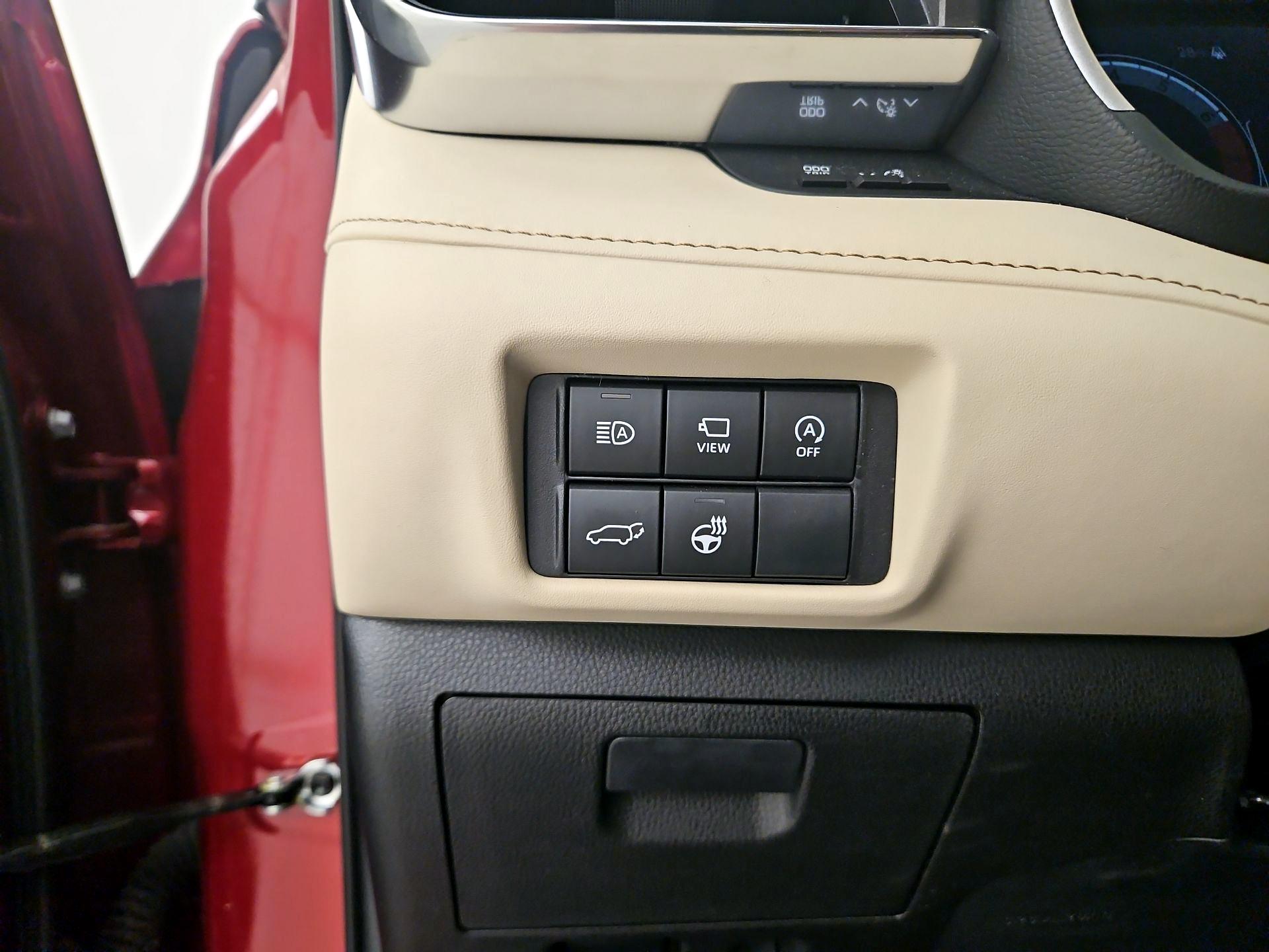 Thumbnail: 2023 Toyota Highlander - 13