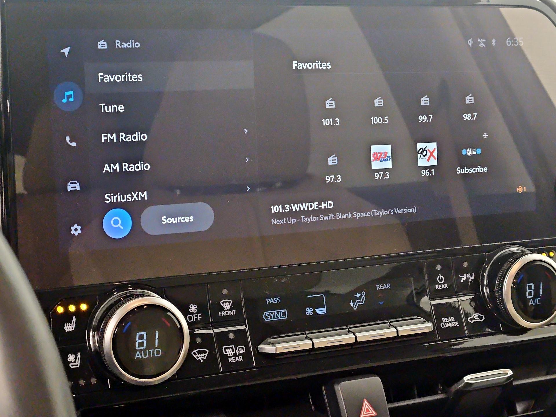 Thumbnail: 2023 Toyota Highlander - 15