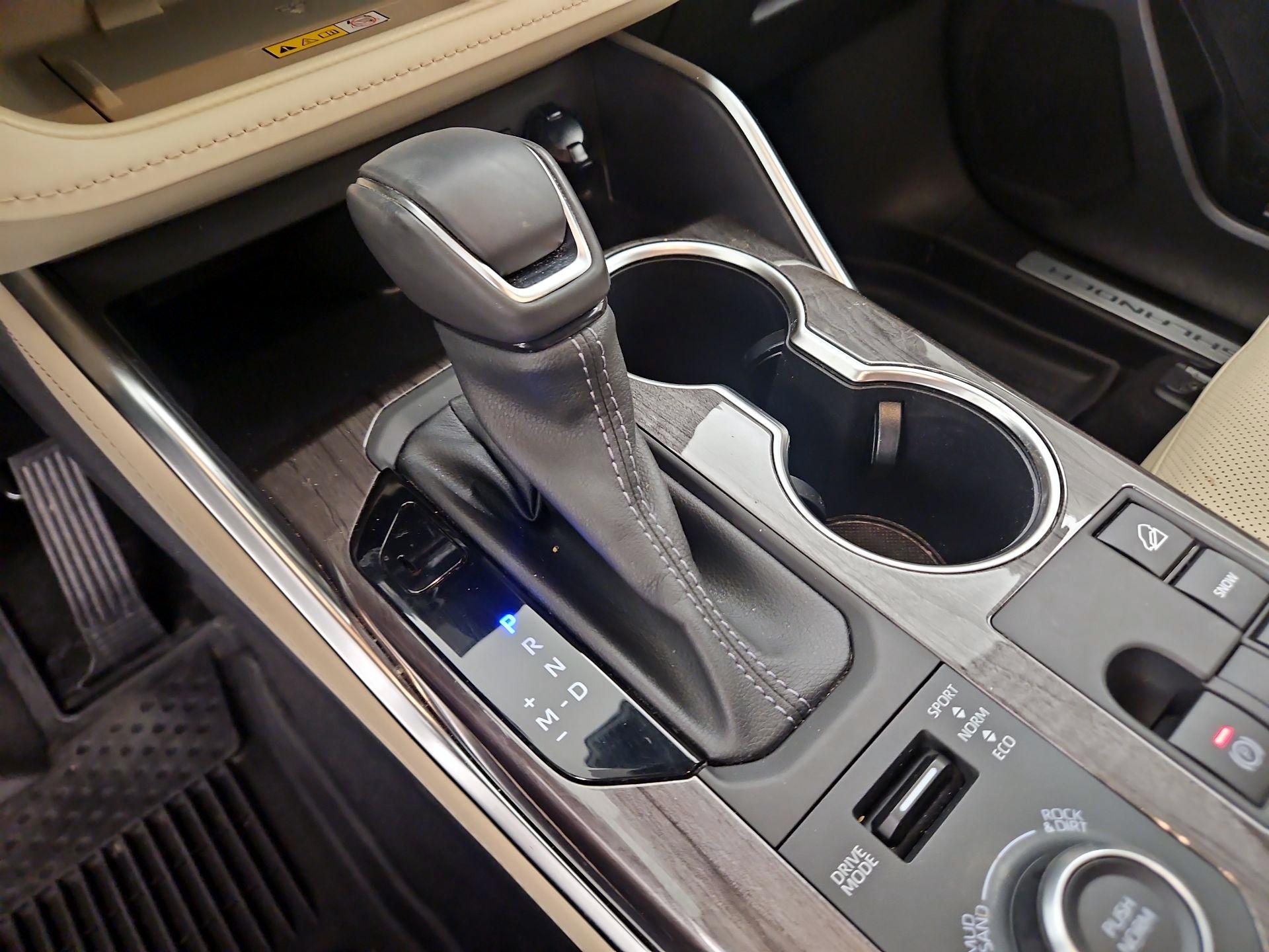 Thumbnail: 2023 Toyota Highlander - 17