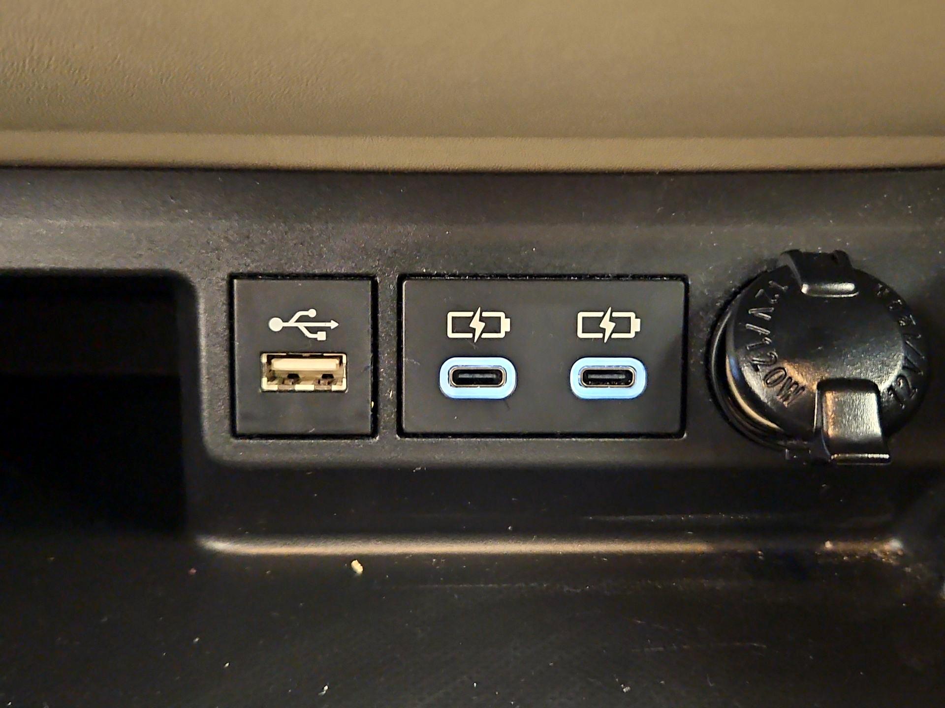 Thumbnail: 2023 Toyota Highlander - 18