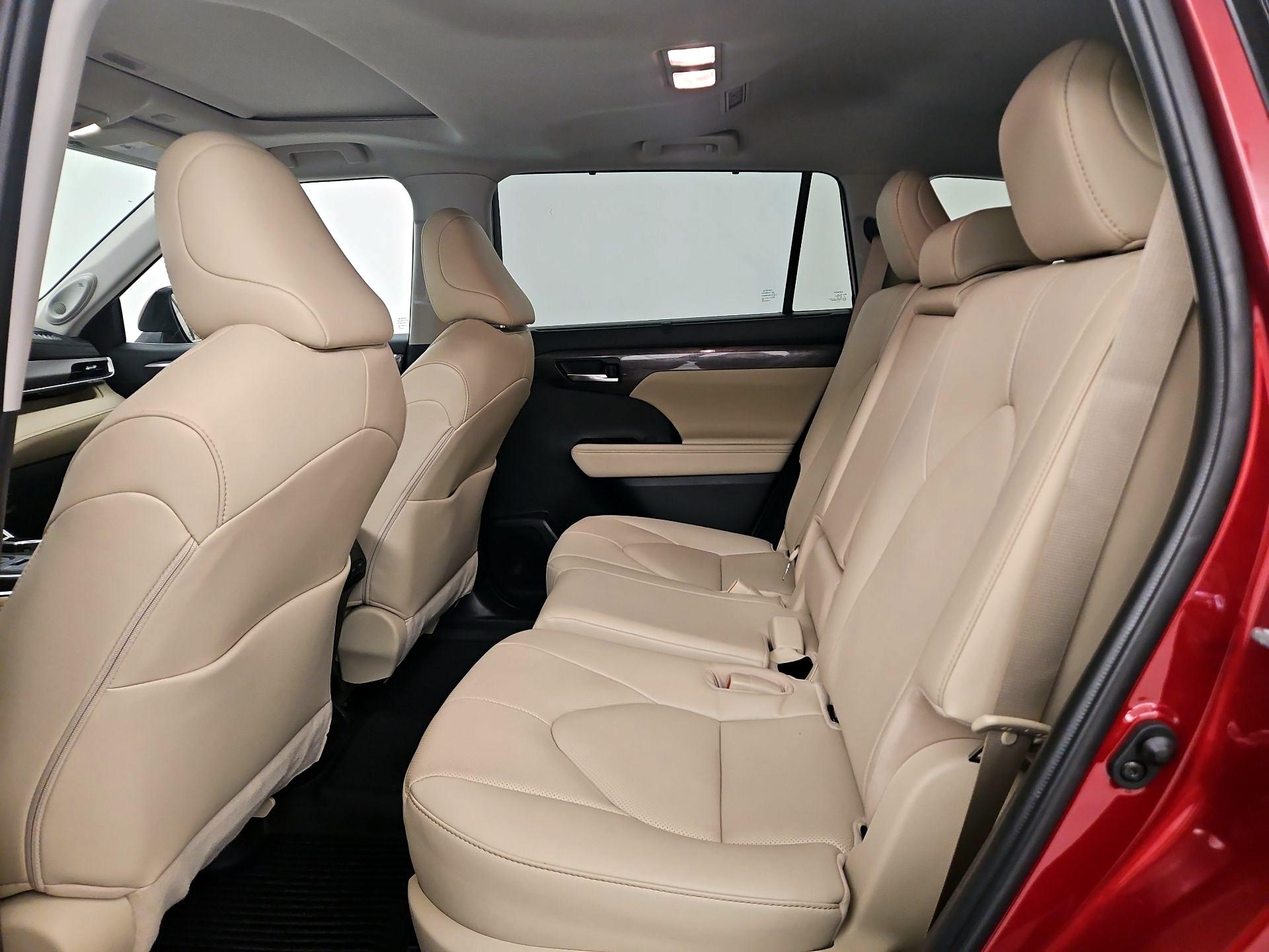 Thumbnail: 2023 Toyota Highlander - 20