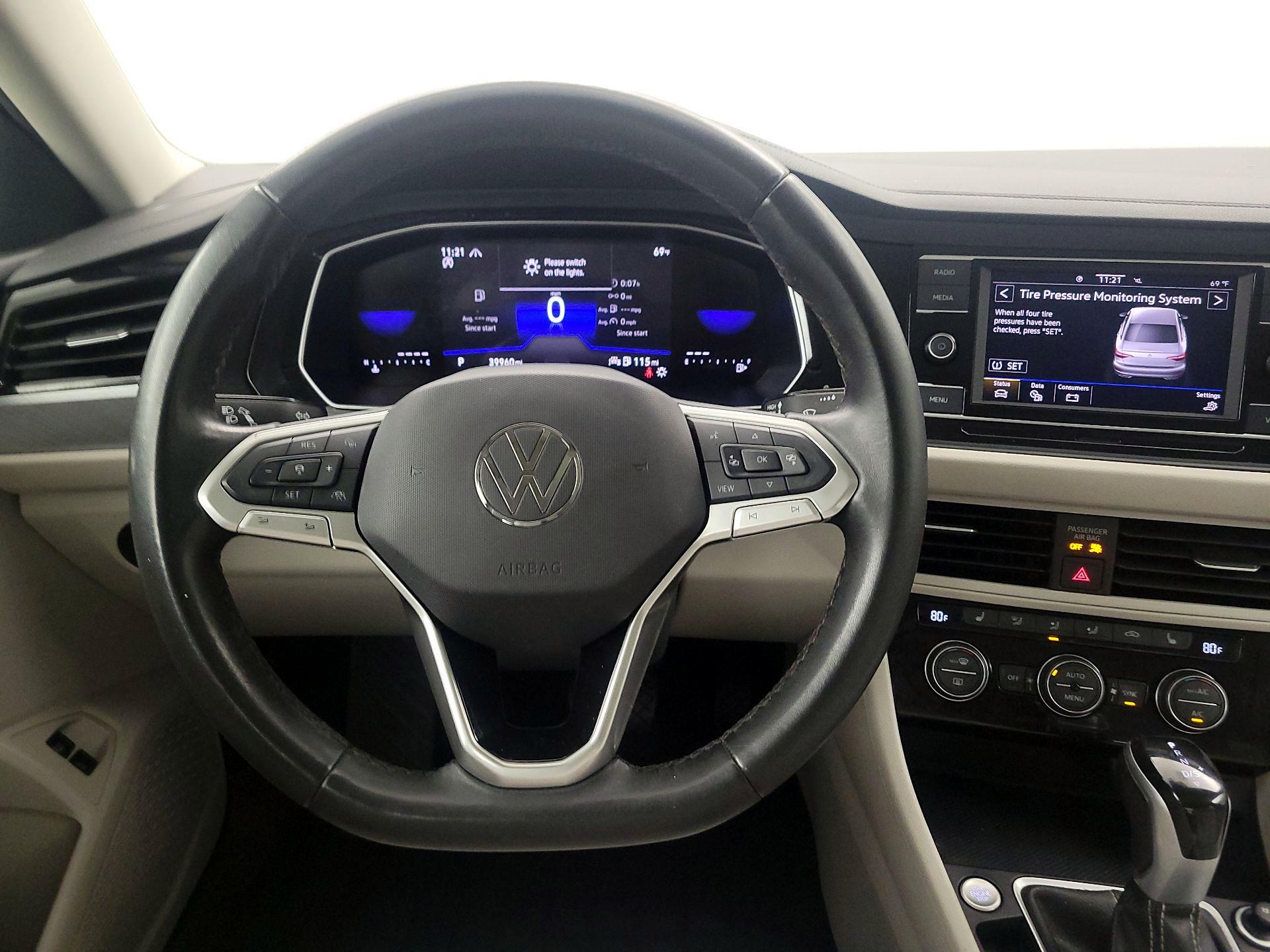 Thumbnail: 2024 Volkswagen Jetta - 10