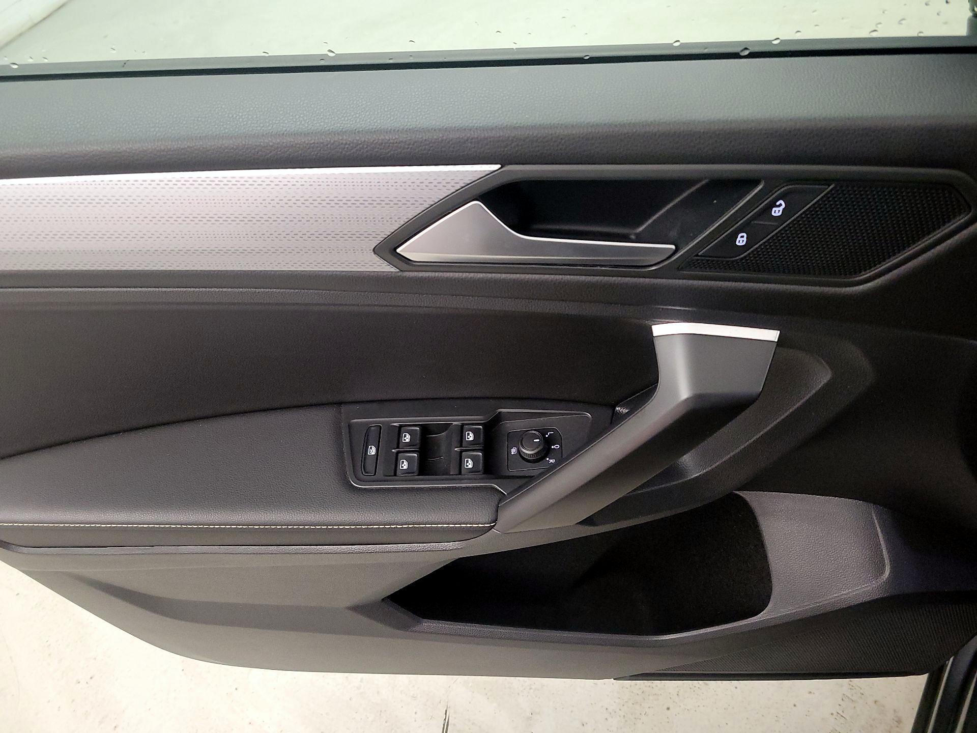 Thumbnail: 2023 Volkswagen Tiguan - 12