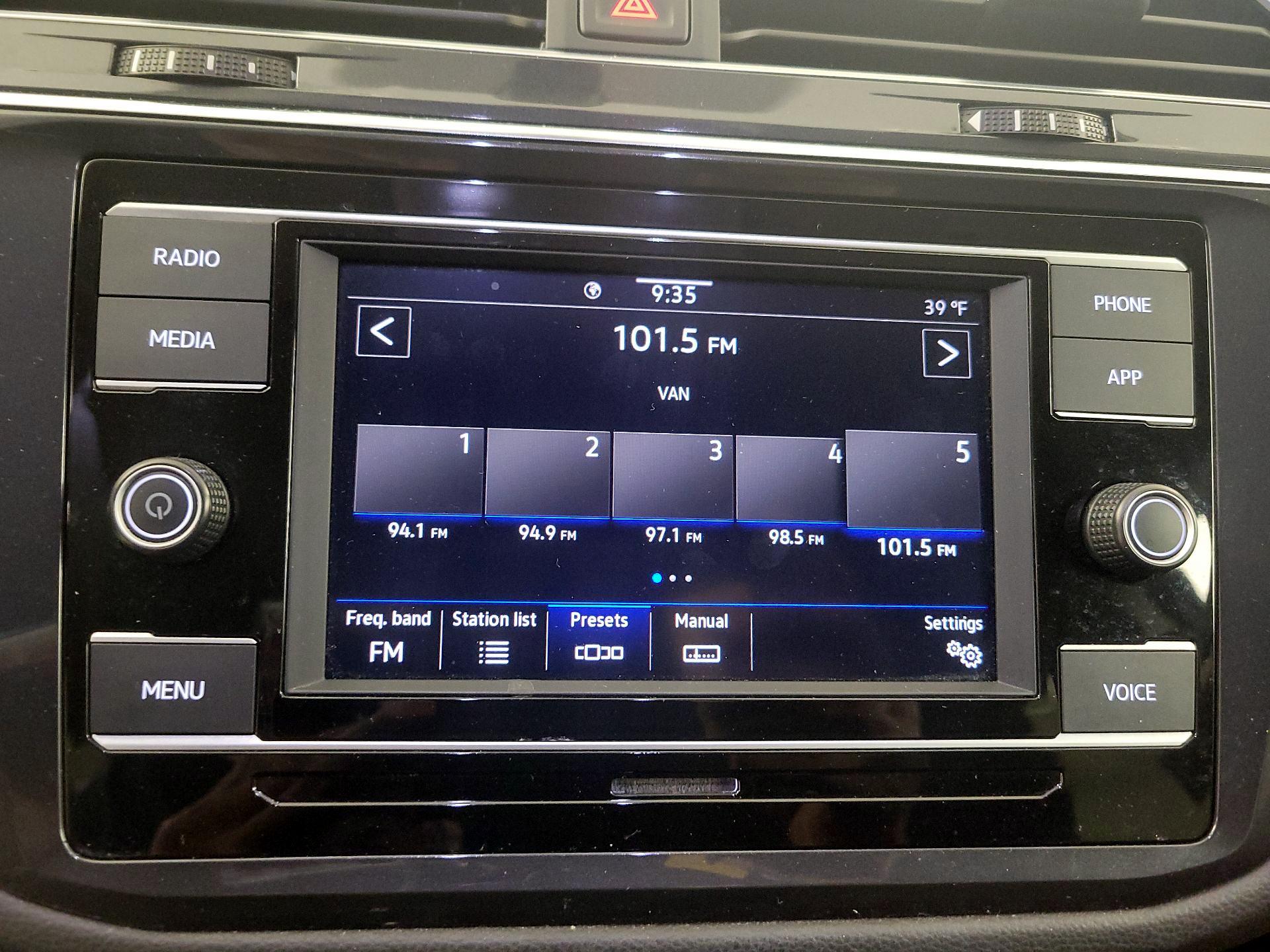 Thumbnail: 2023 Volkswagen Tiguan - 15