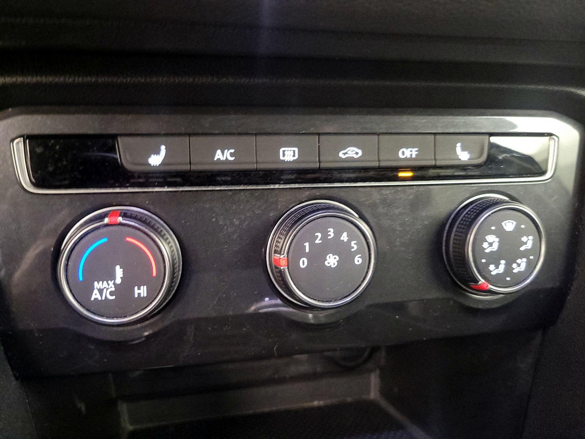 Thumbnail: 2023 Volkswagen Tiguan - 16