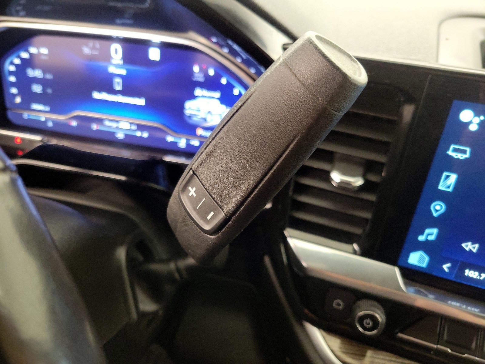 2022 Chevrolet Silverado 1500 LT - Photo 18
