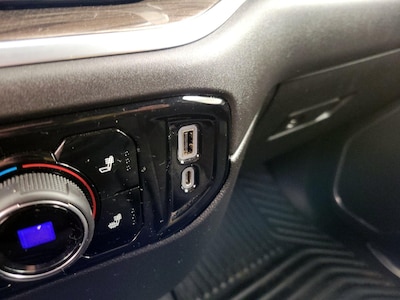 USB/AUX Ports