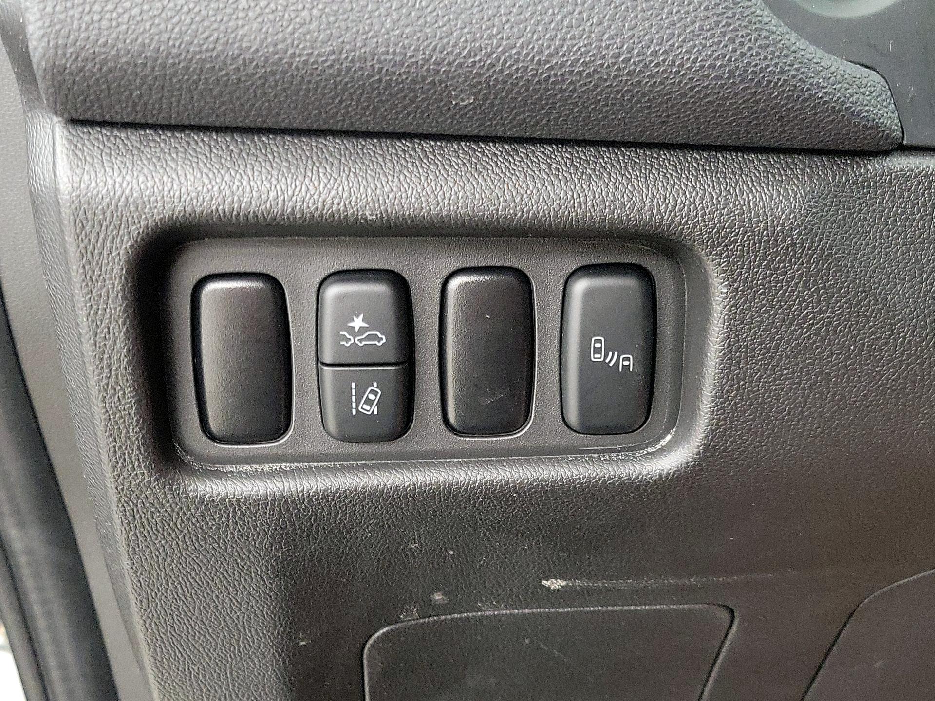 Thumbnail: 2024 Mitsubishi Outlander Sport - 13