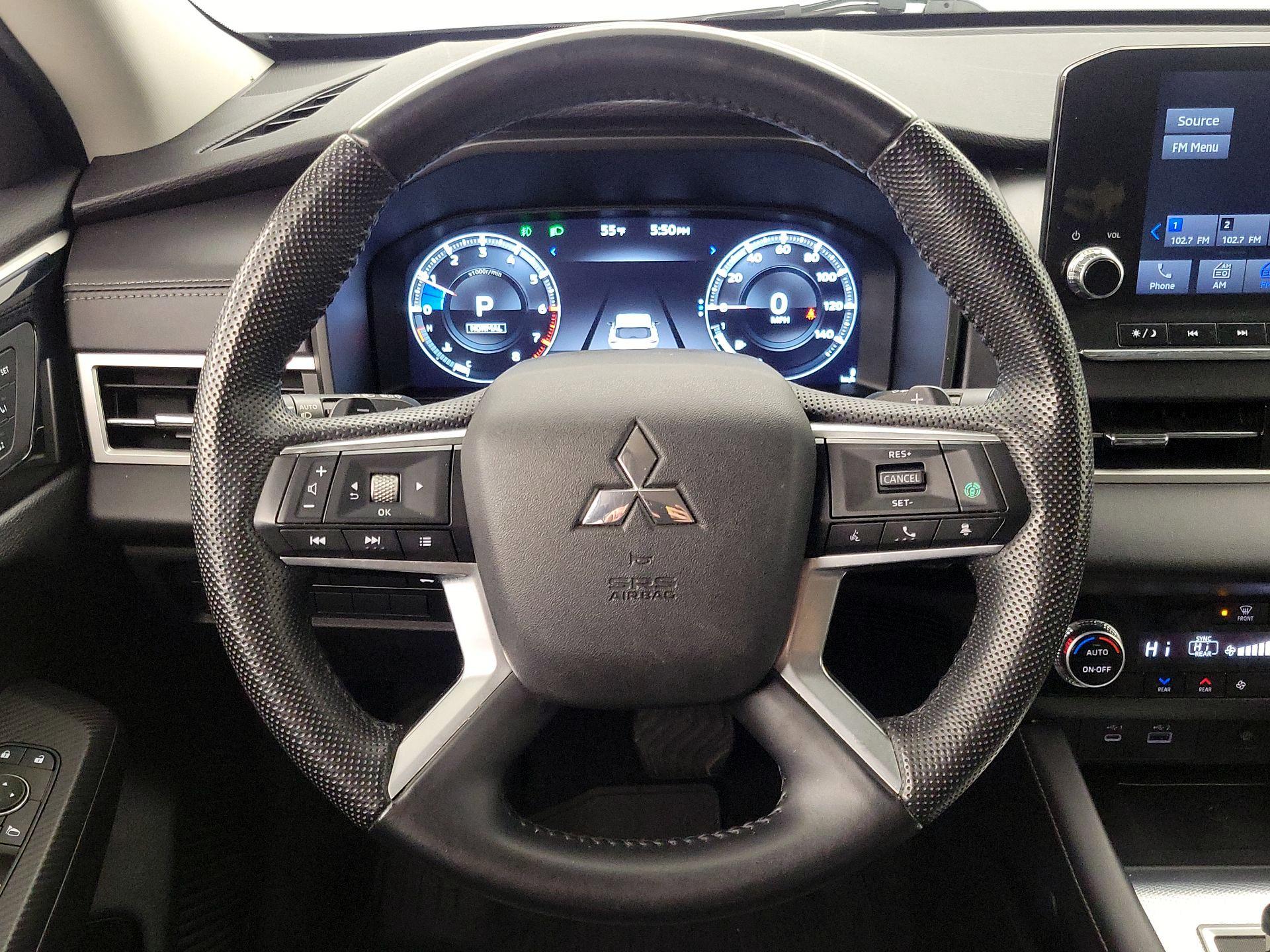 Thumbnail: 2023 Mitsubishi Outlander - 10