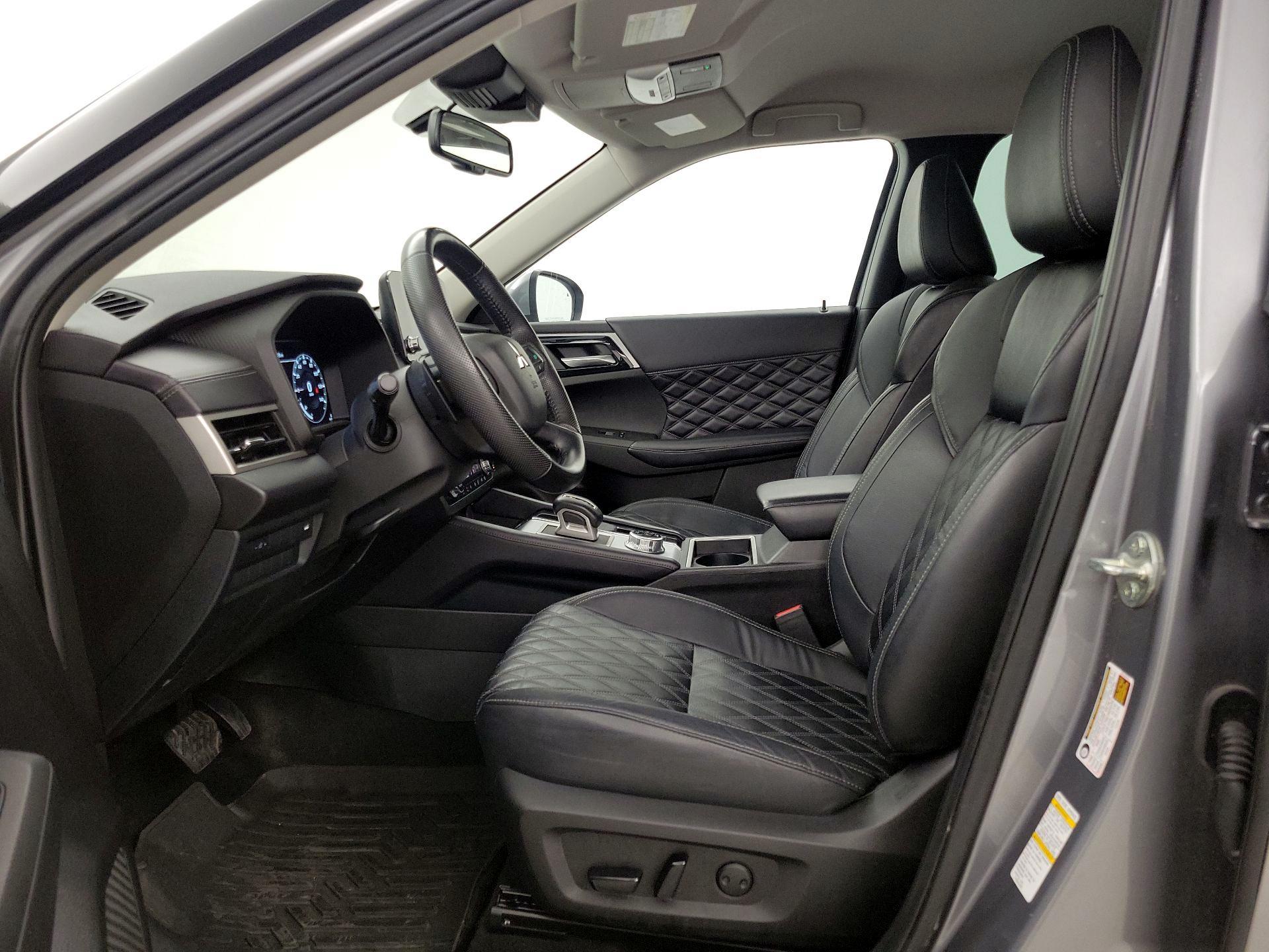 Thumbnail: 2023 Mitsubishi Outlander - 11