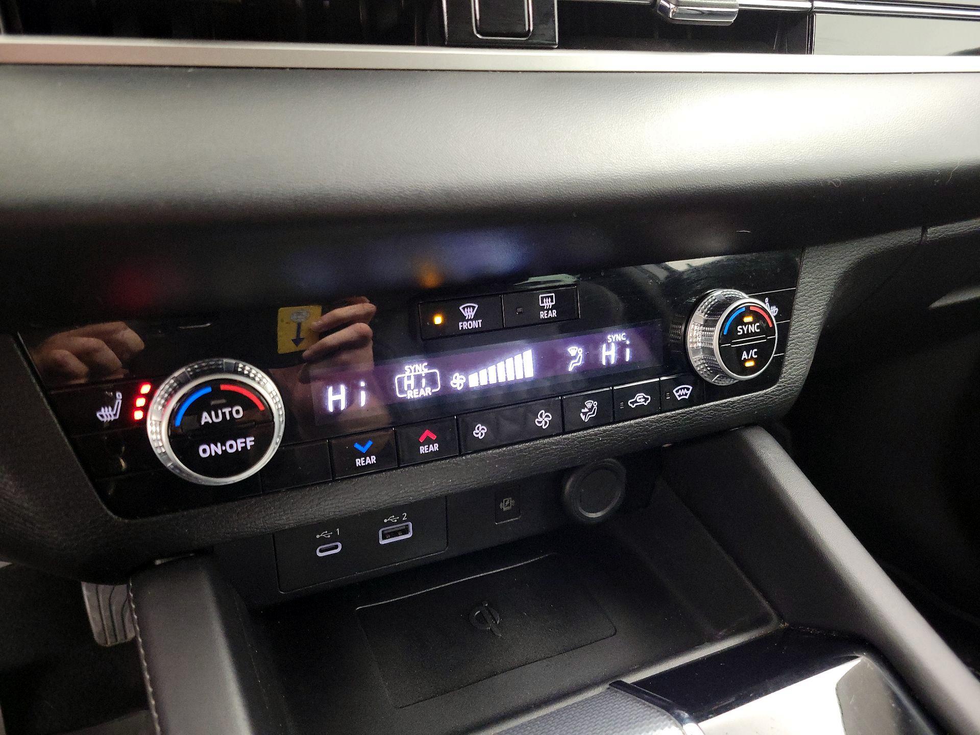 Thumbnail: 2023 Mitsubishi Outlander - 17