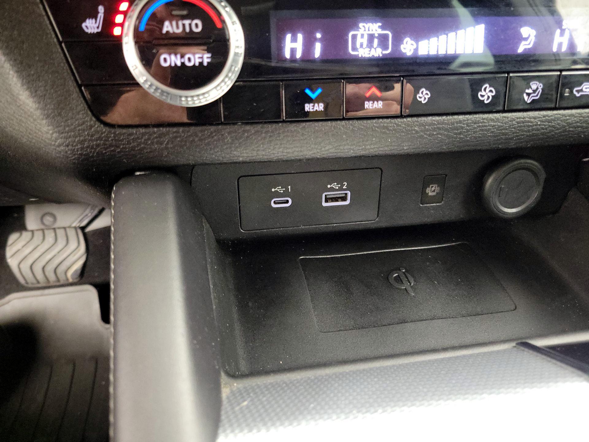 Thumbnail: 2023 Mitsubishi Outlander - 19