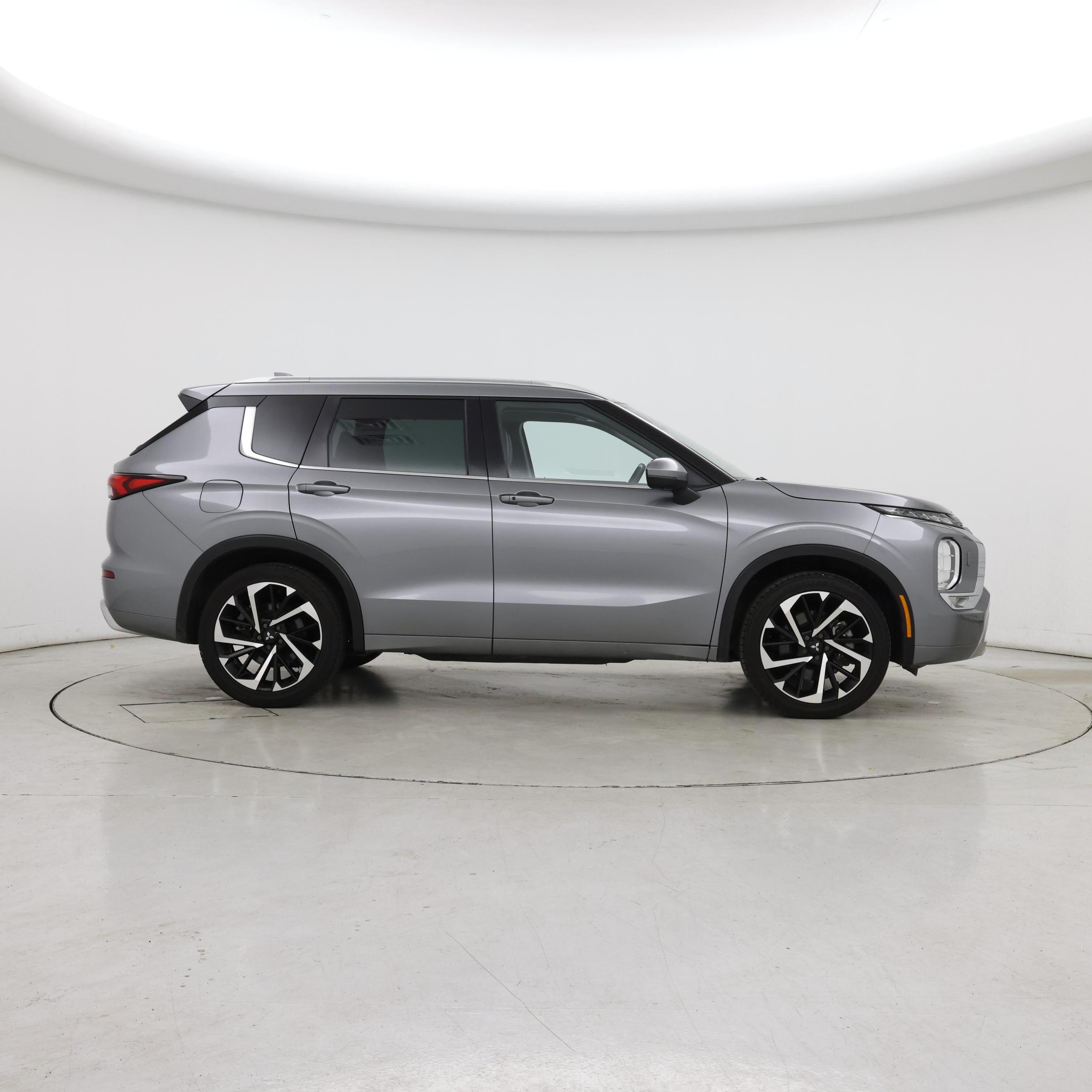 Thumbnail: 2023 Mitsubishi Outlander - 7