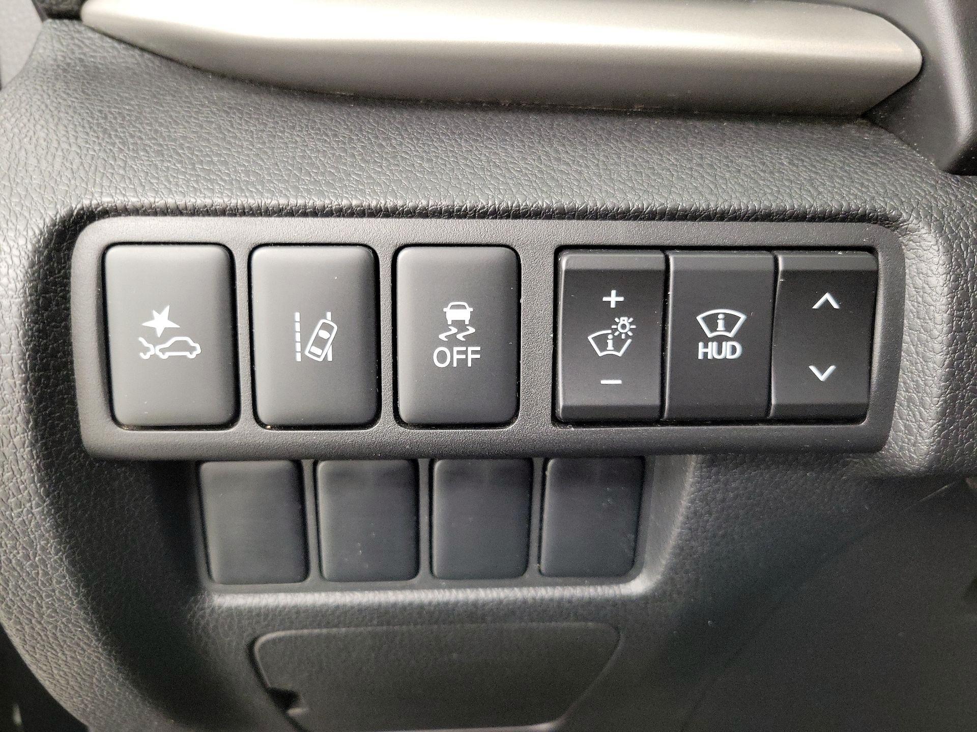 Thumbnail: 2023 Mitsubishi Eclipse Cross - 13