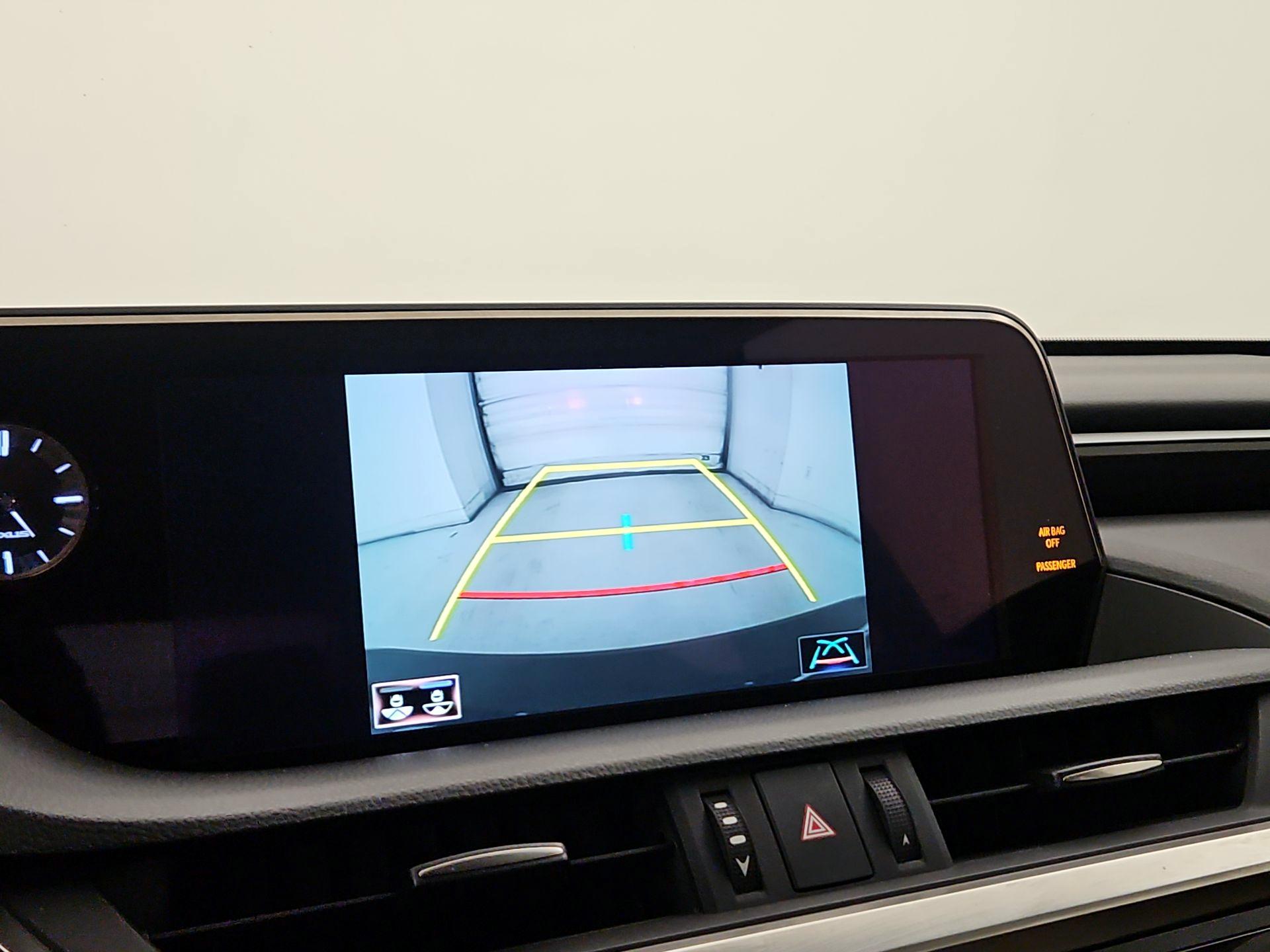 Thumbnail: 2020 Lexus ES - 15