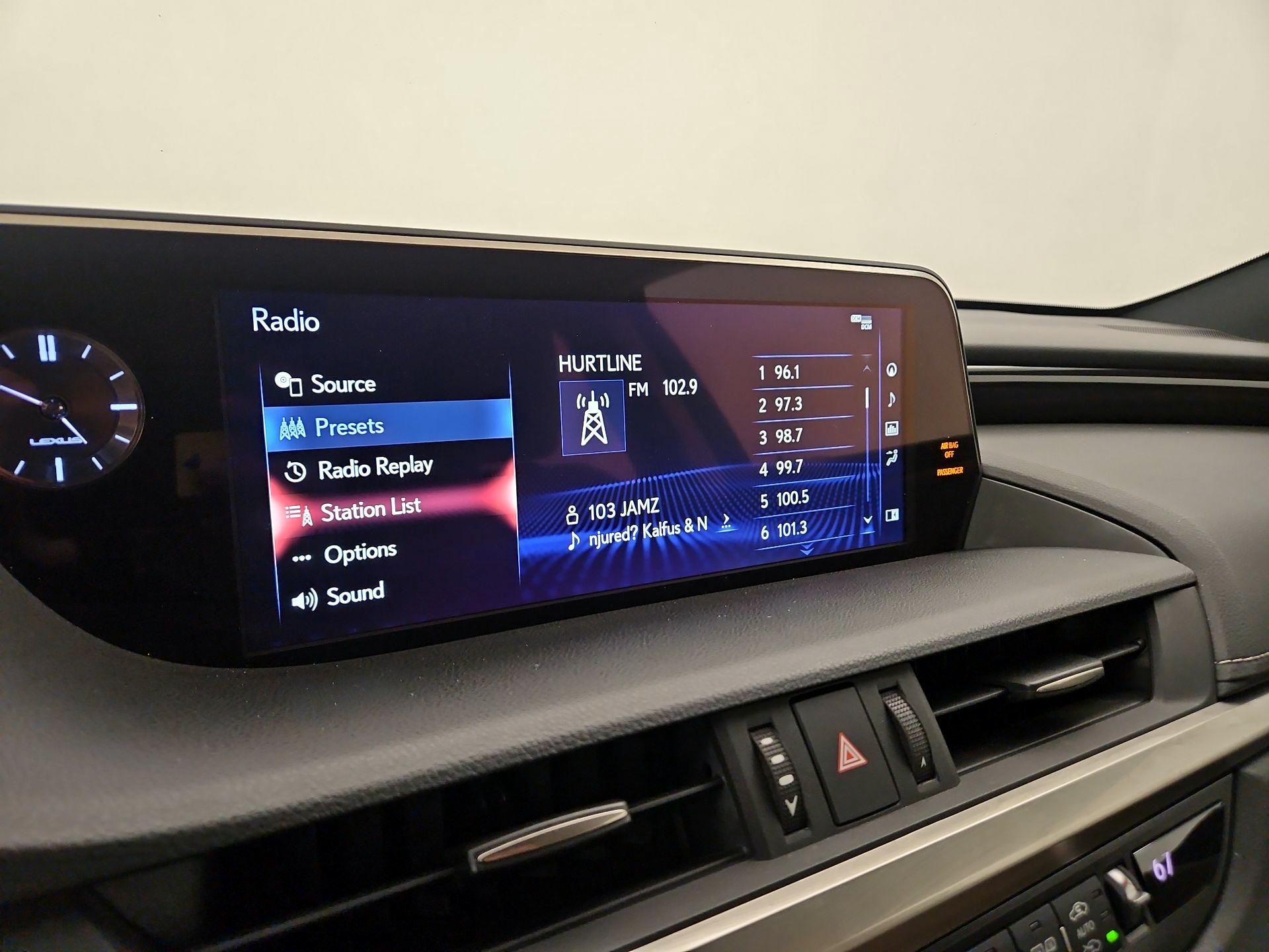 Thumbnail: 2020 Lexus ES - 16