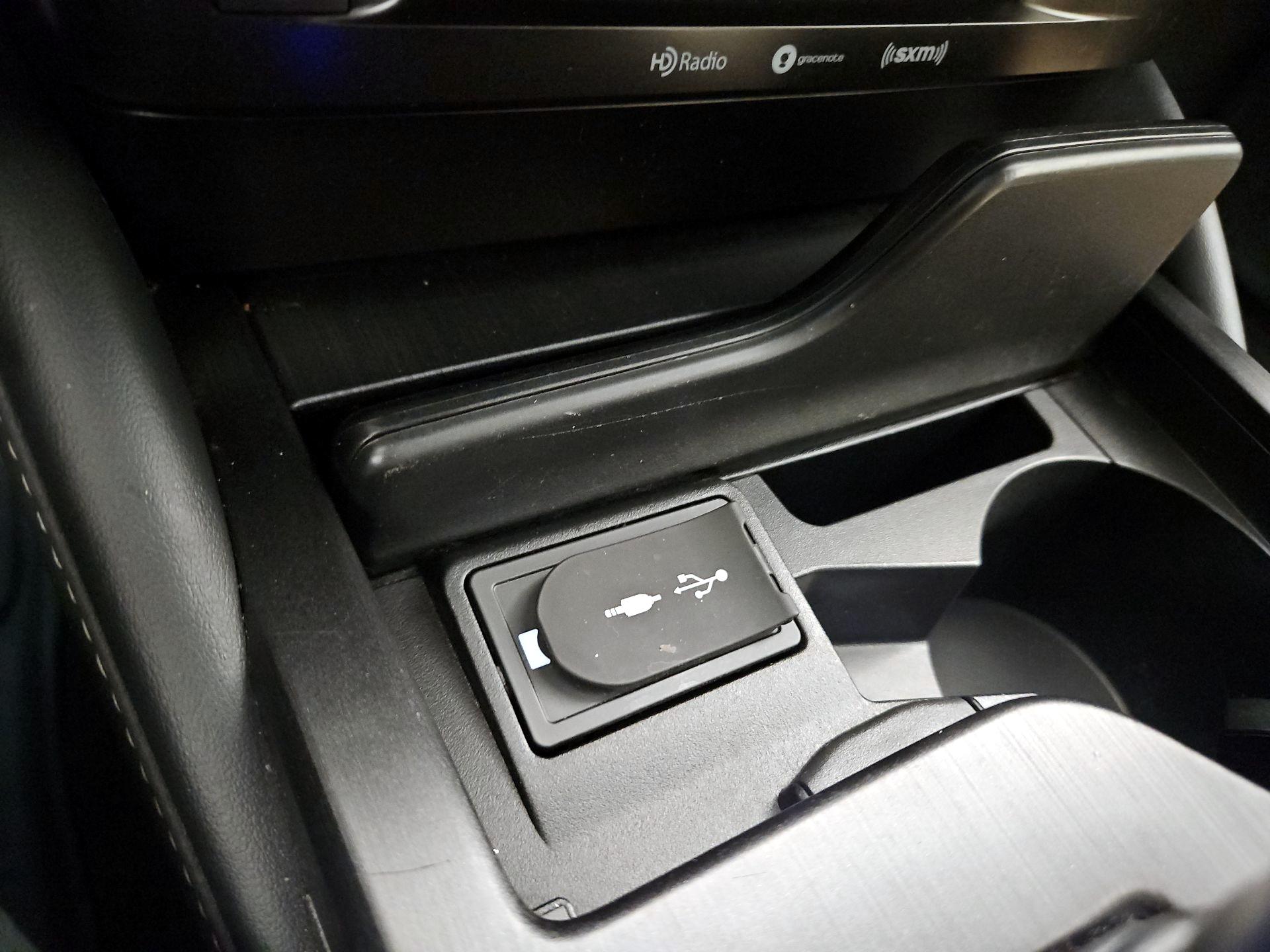 Thumbnail: 2020 Lexus ES - 19