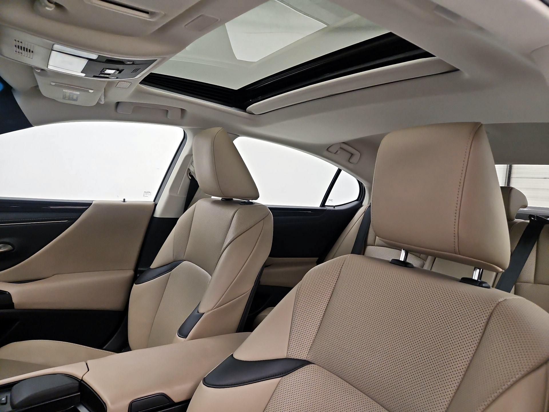 Thumbnail: 2020 Lexus ES - 20