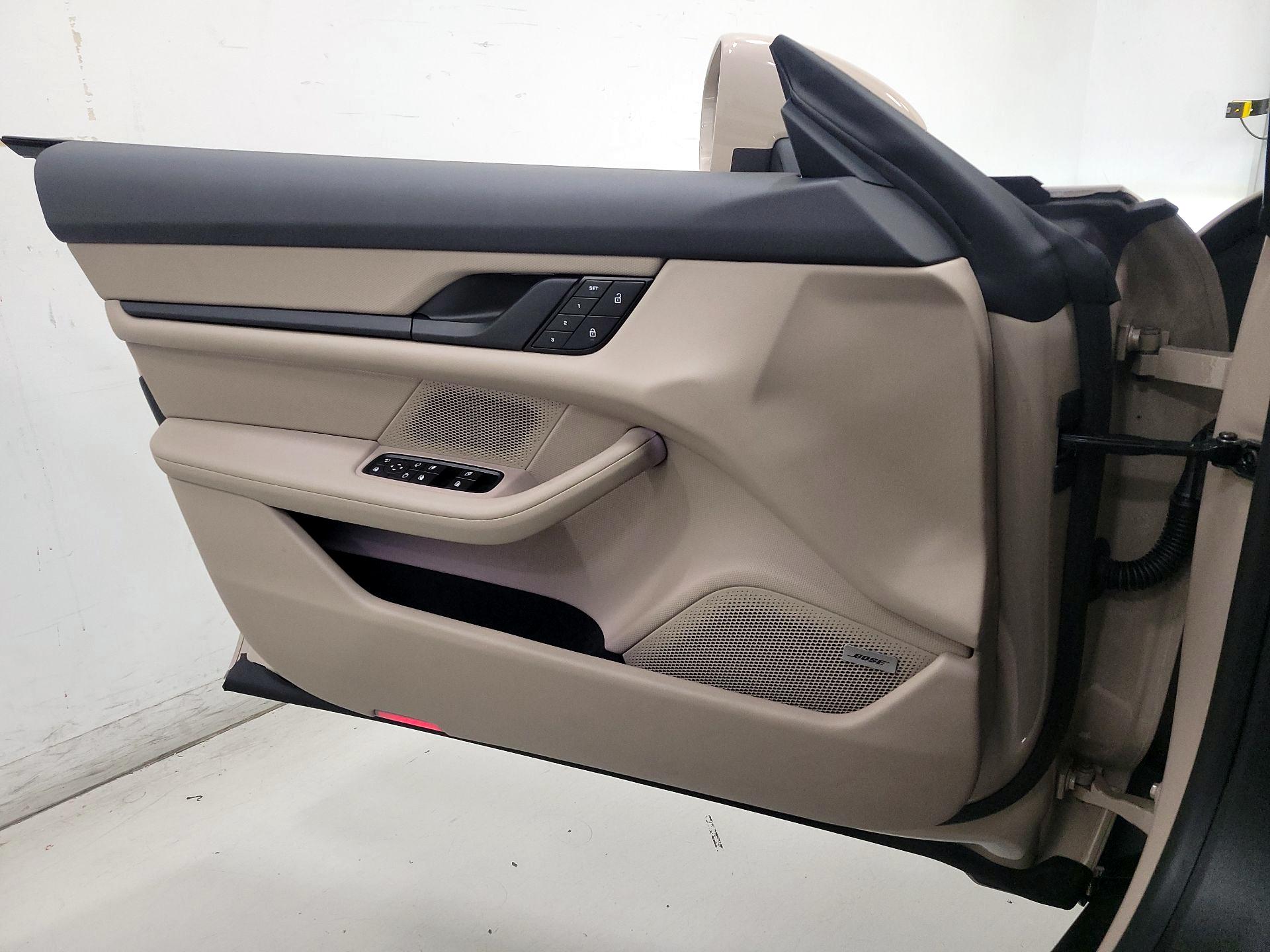 Thumbnail: 2023 Porsche Taycan - 12