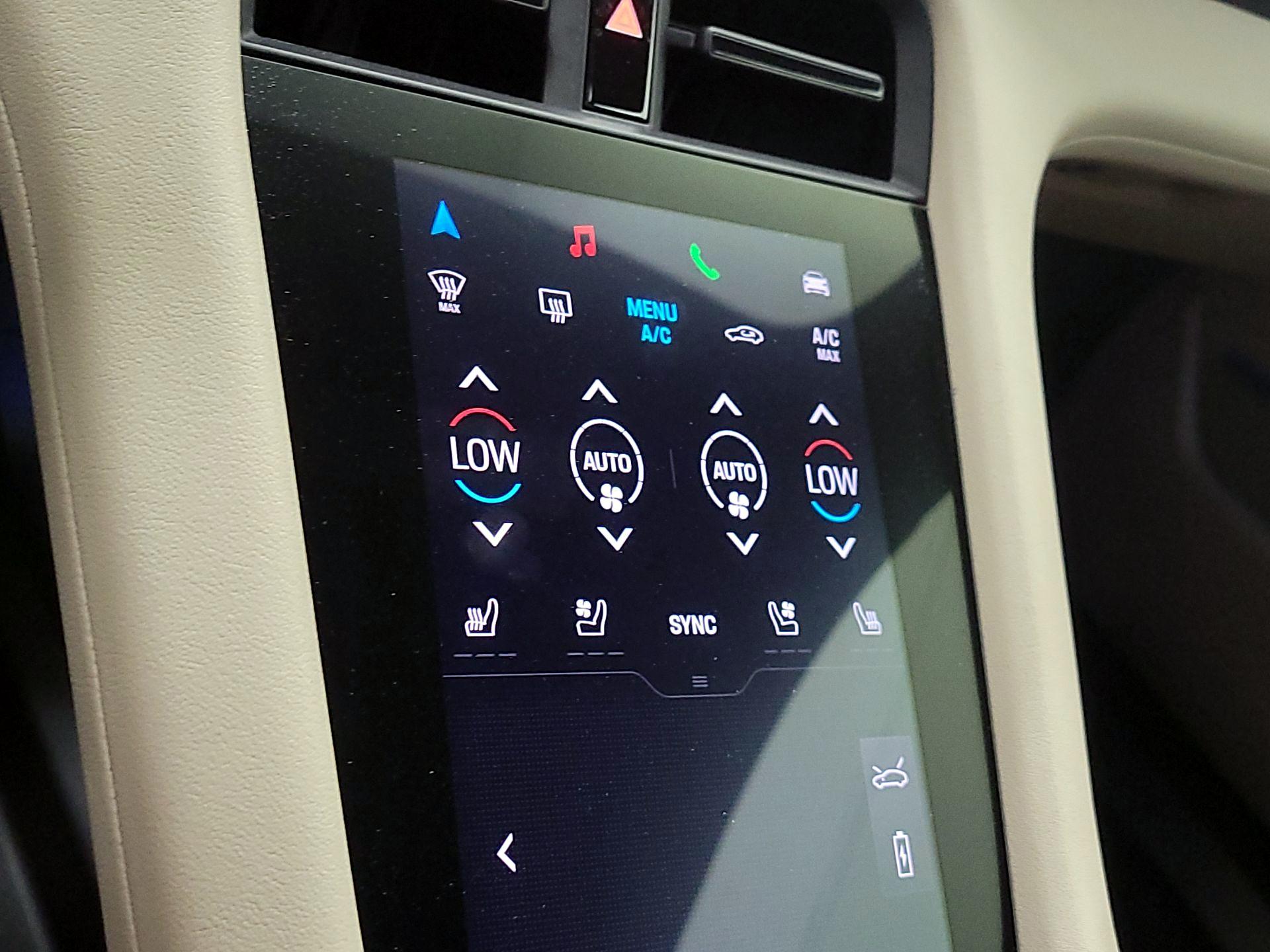 Thumbnail: 2023 Porsche Taycan - 17