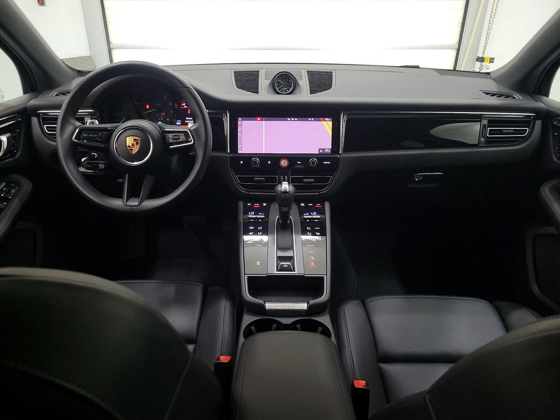 Thumbnail: 2025 Porsche Macan - 9