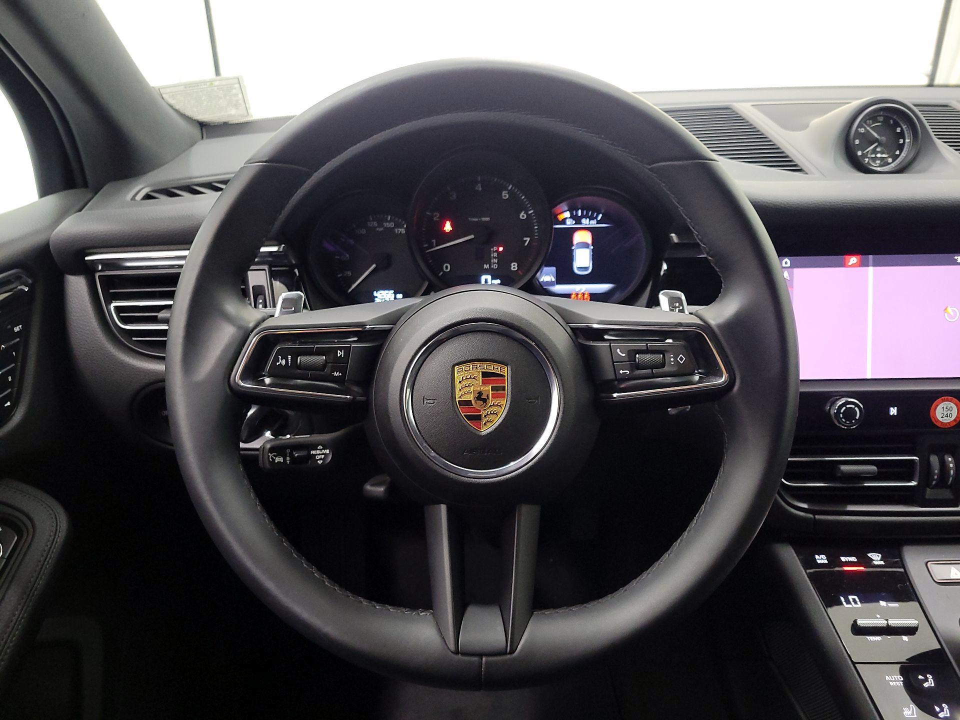 Thumbnail: 2025 Porsche Macan - 10