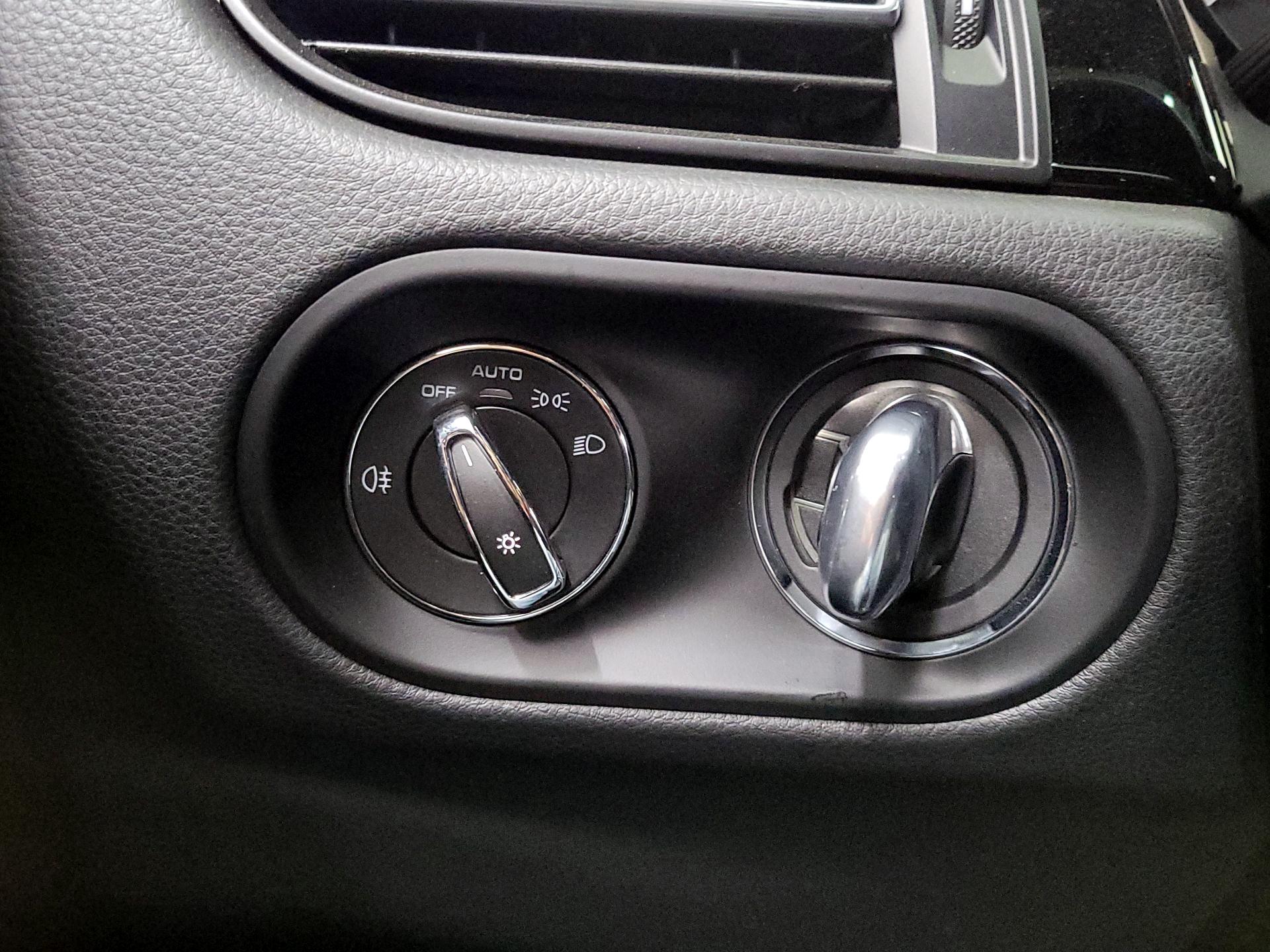 Thumbnail: 2025 Porsche Macan - 13