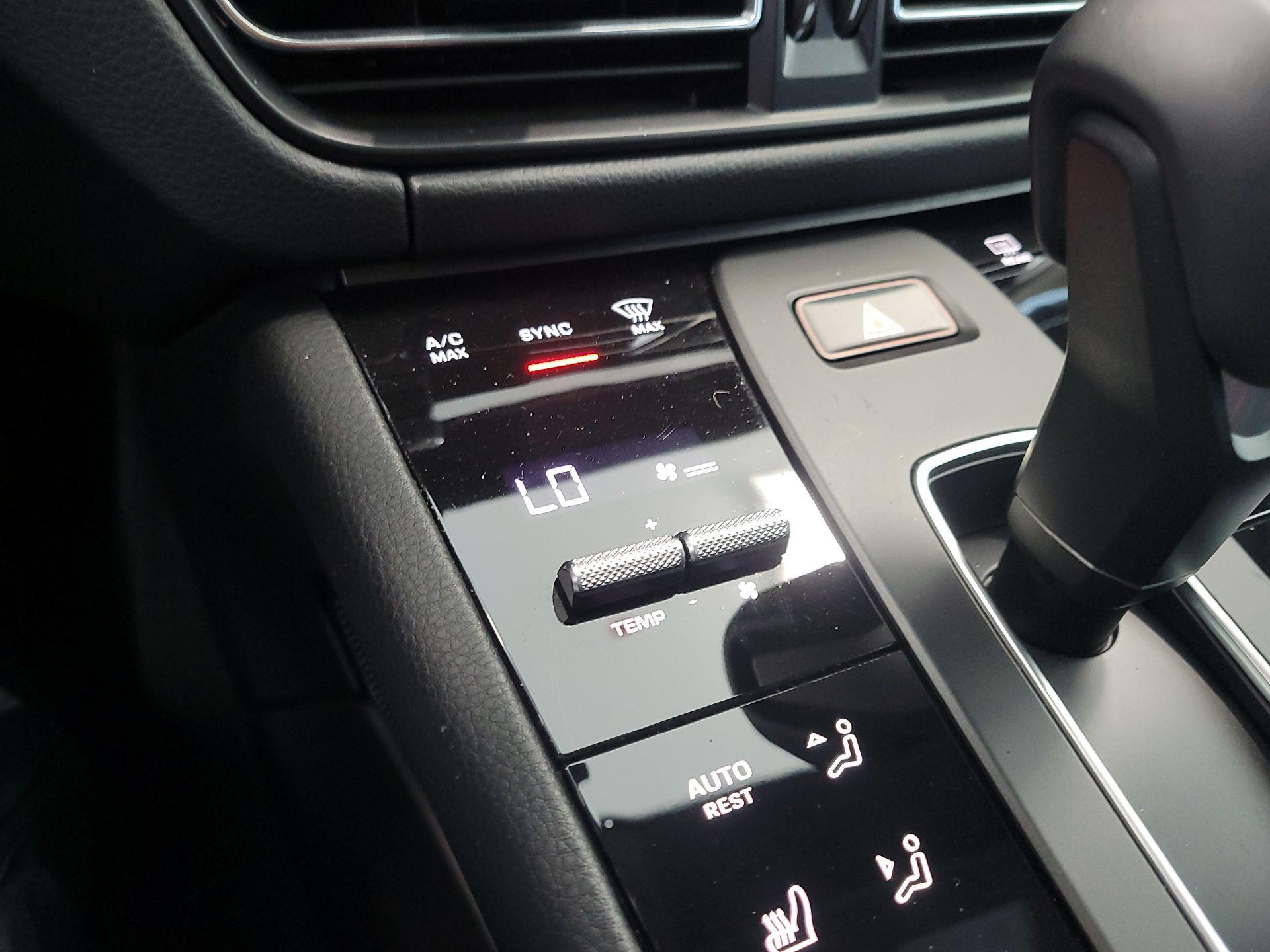 Thumbnail: 2025 Porsche Macan - 17