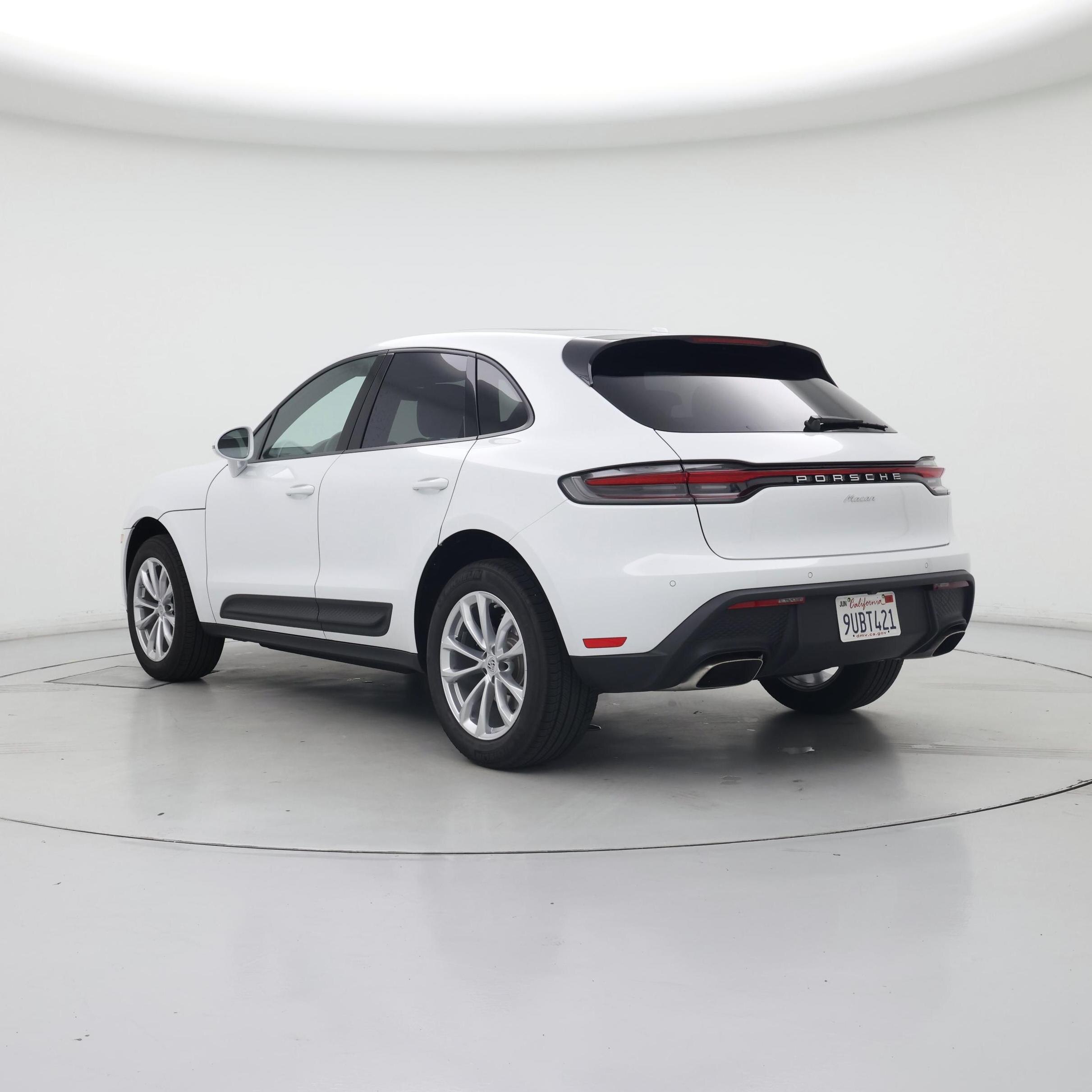 Thumbnail: 2025 Porsche Macan - 2