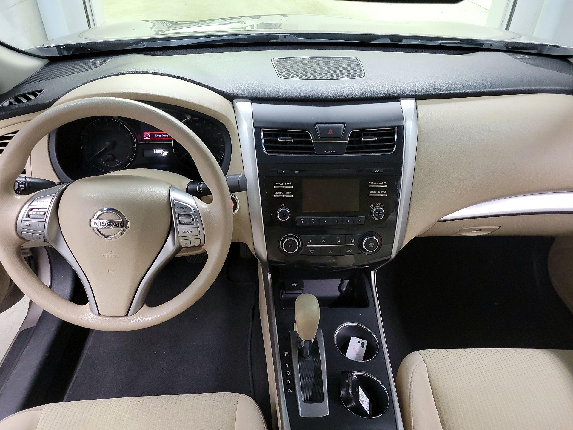 Thumbnail: 2015 Nissan Altima - 9