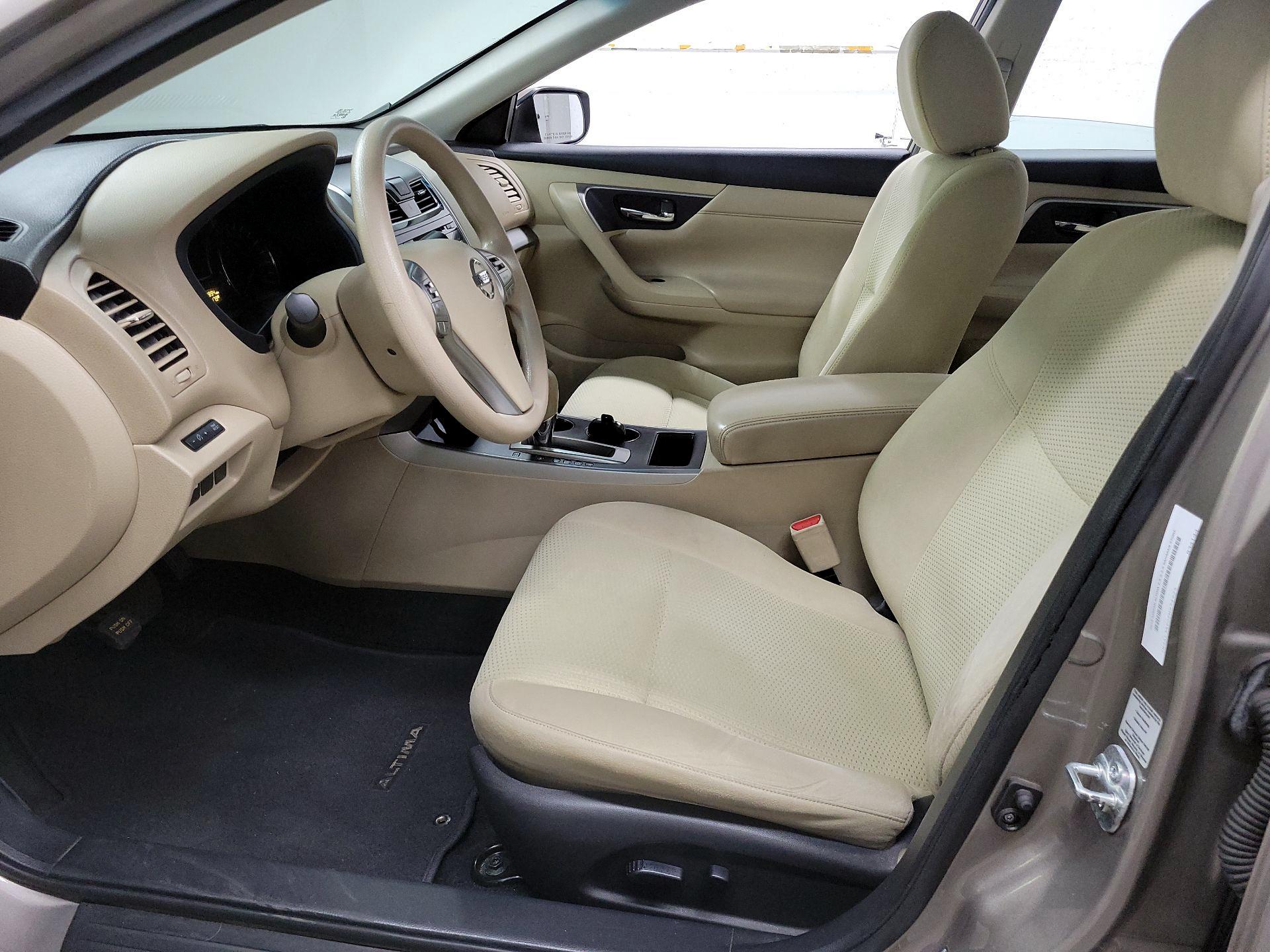 Thumbnail: 2015 Nissan Altima - 11