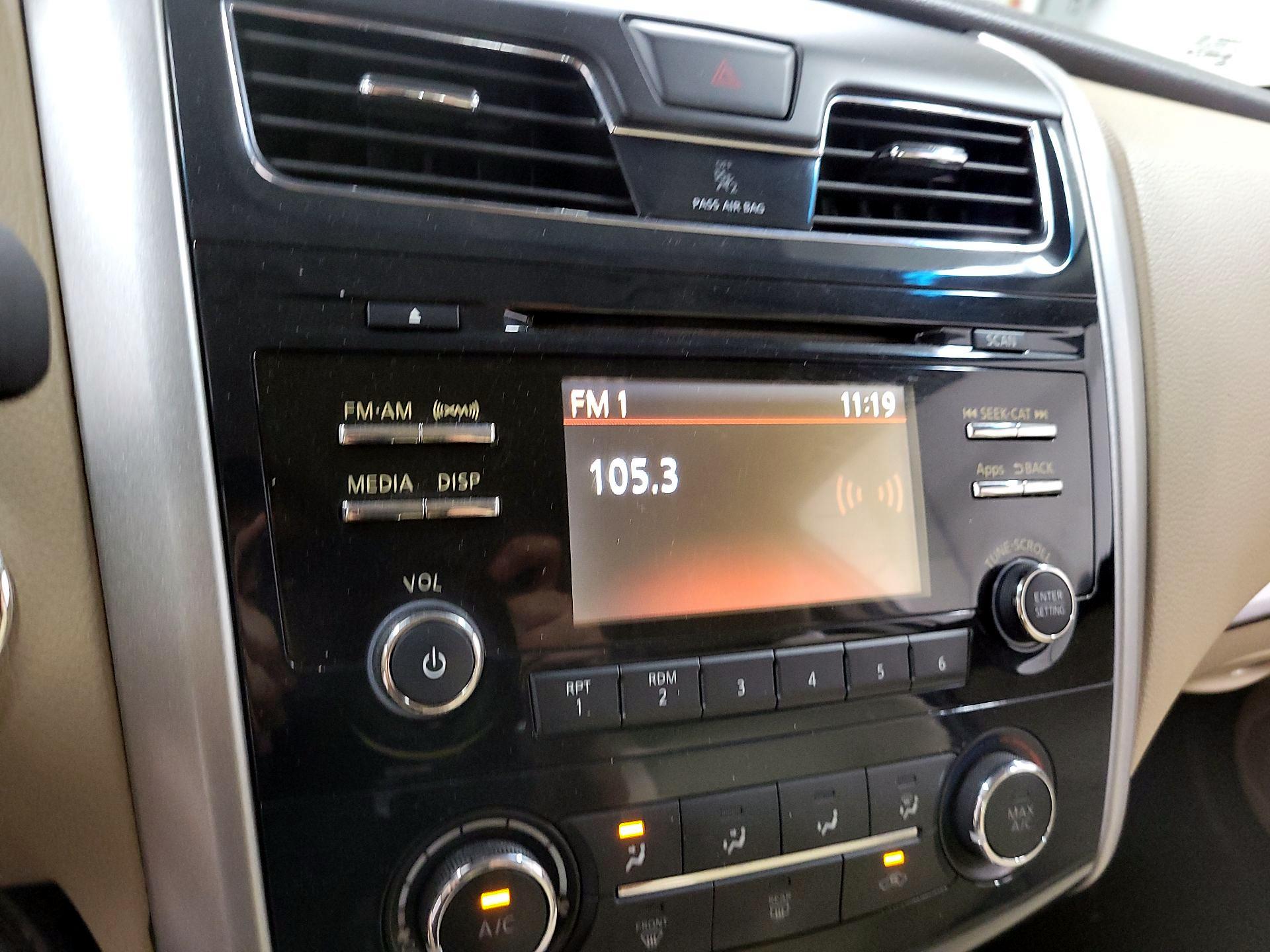 Thumbnail: 2015 Nissan Altima - 14