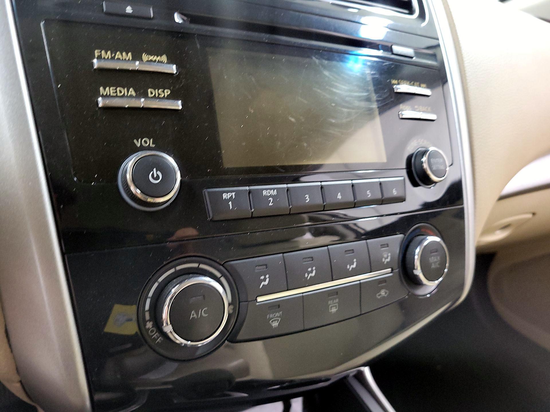 Thumbnail: 2015 Nissan Altima - 15