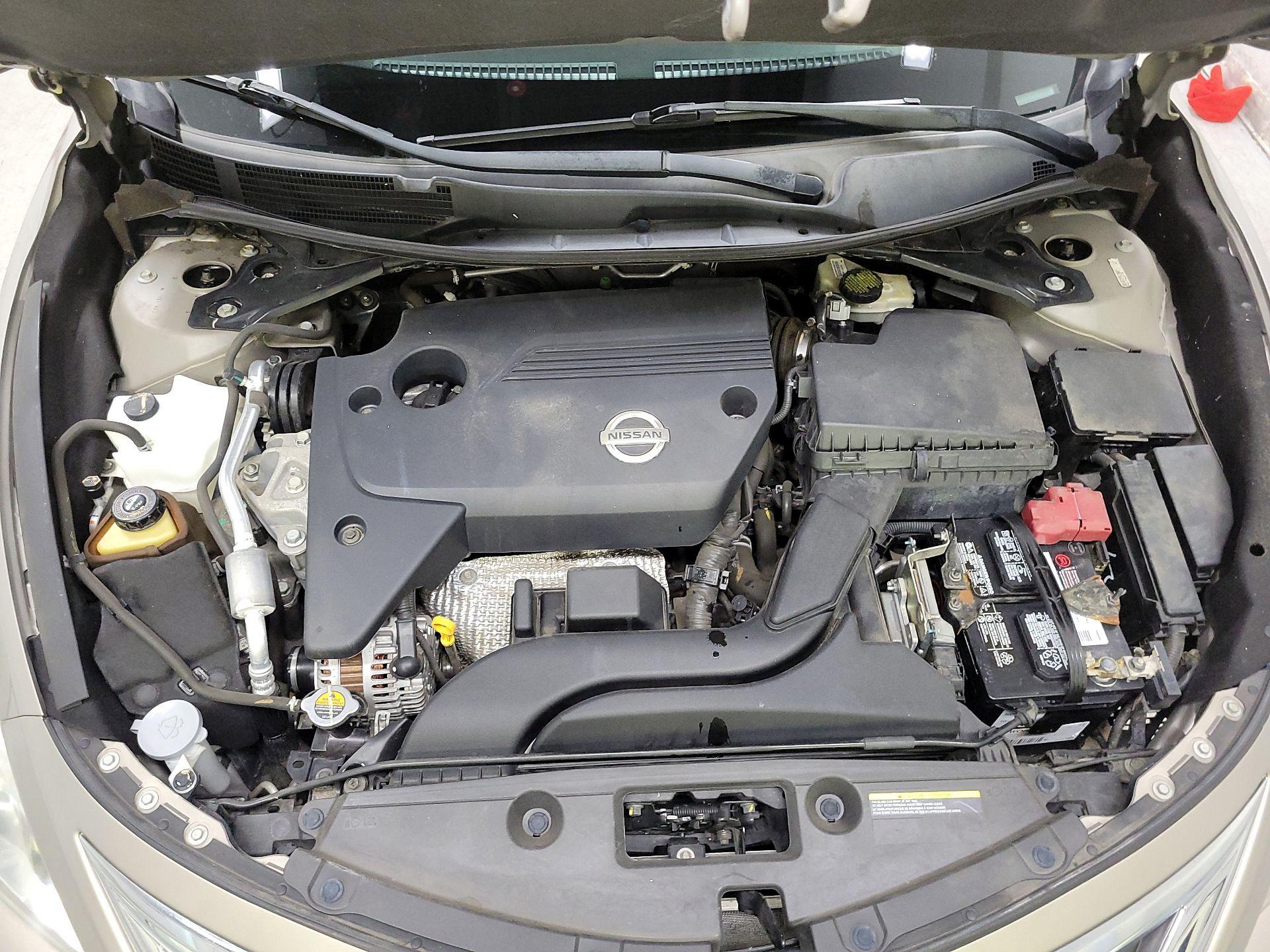 Thumbnail: 2015 Nissan Altima - 19