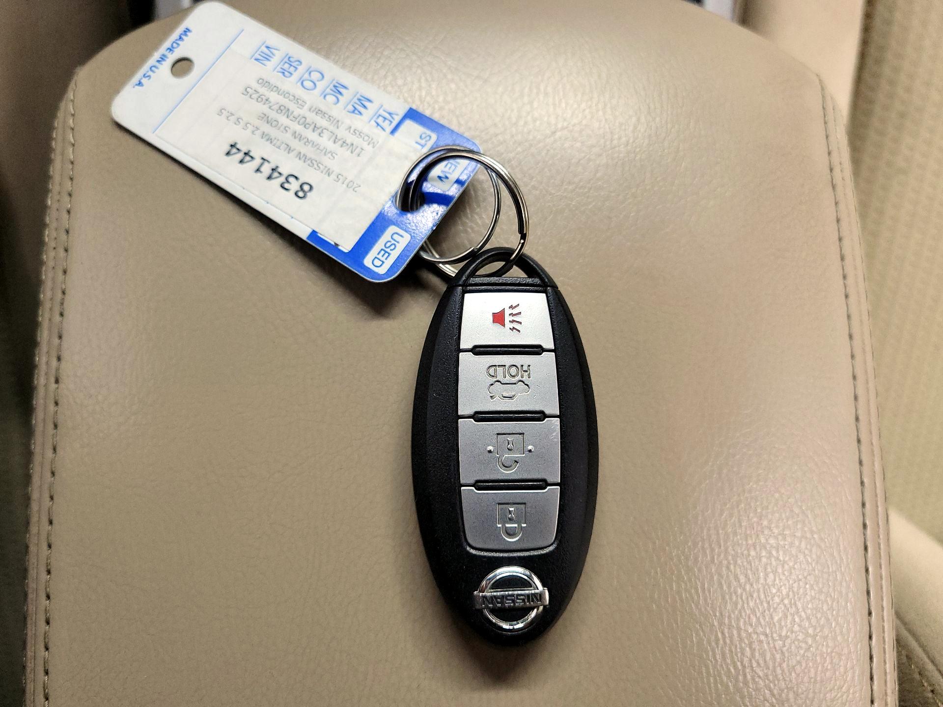 Thumbnail: 2015 Nissan Altima - 20