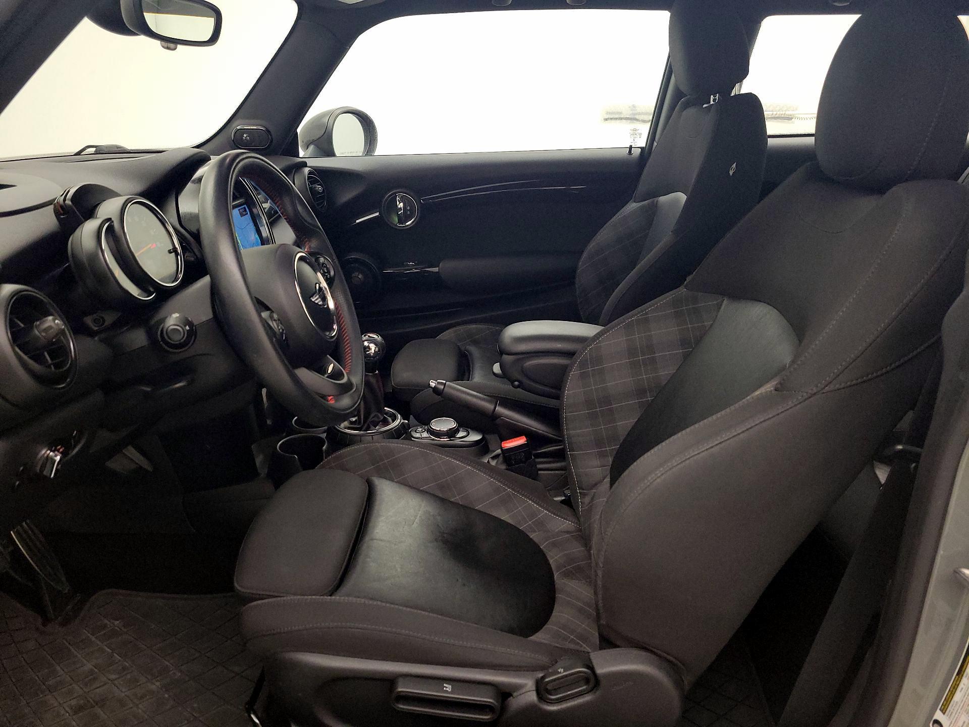 Thumbnail: 2016 MINI Cooper Hardtop - 11