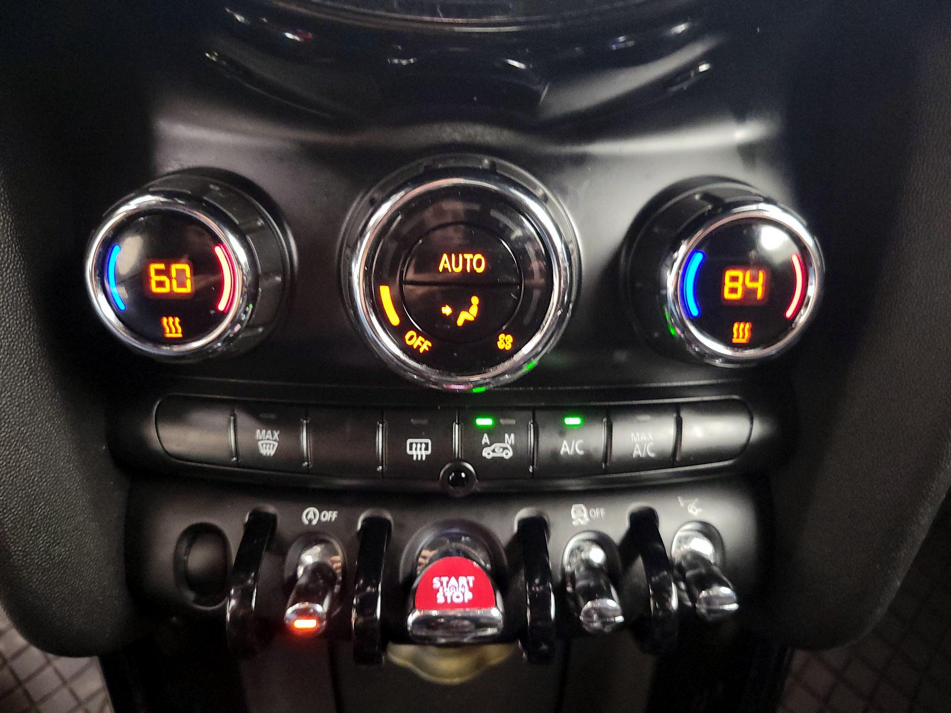 Thumbnail: 2016 MINI Cooper Hardtop - 17