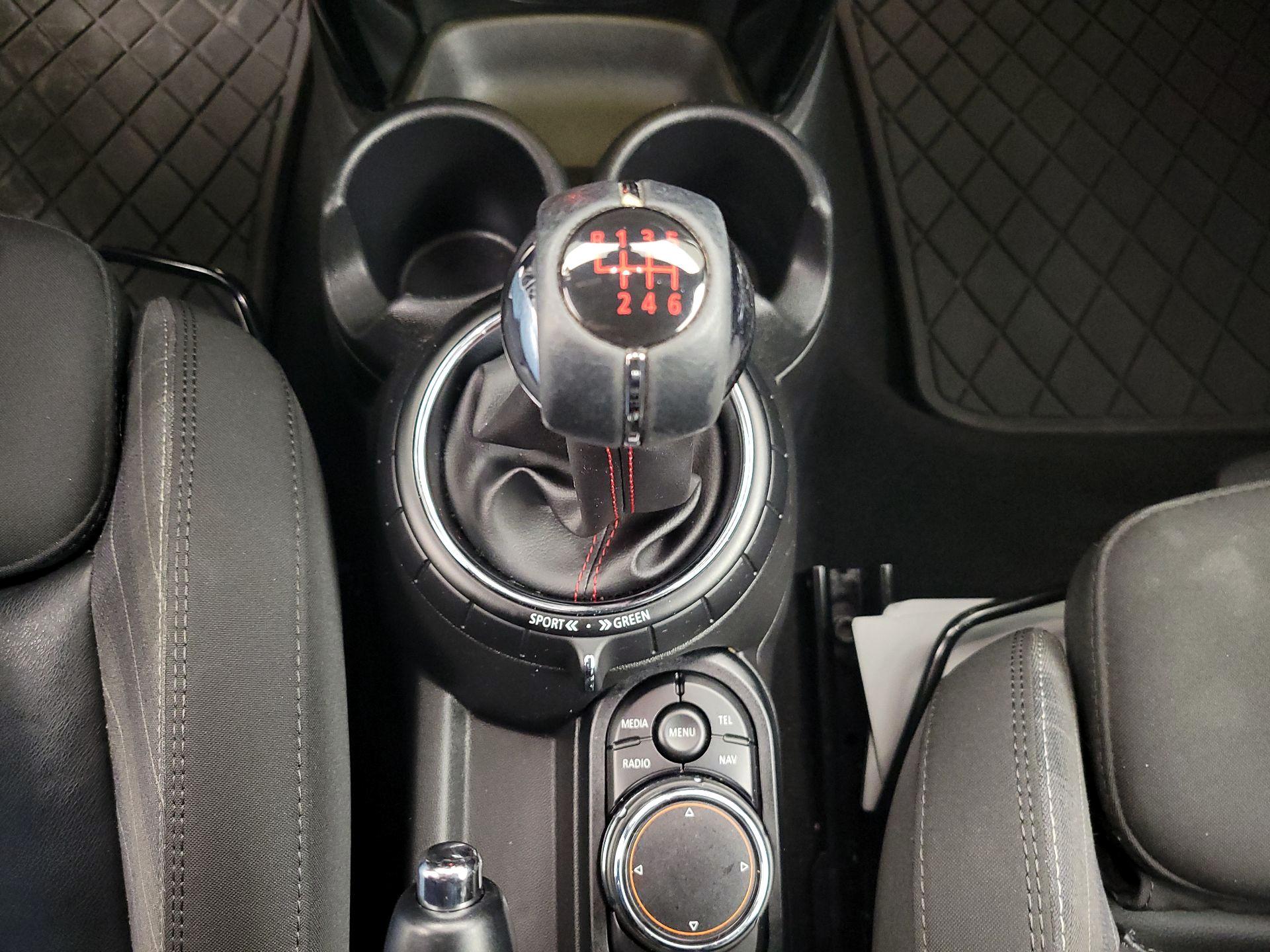 Thumbnail: 2016 MINI Cooper Hardtop - 18