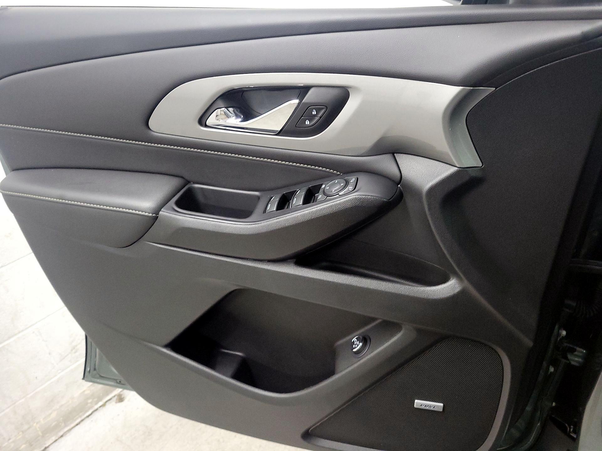 Thumbnail: 2023 Chevrolet Traverse - 10