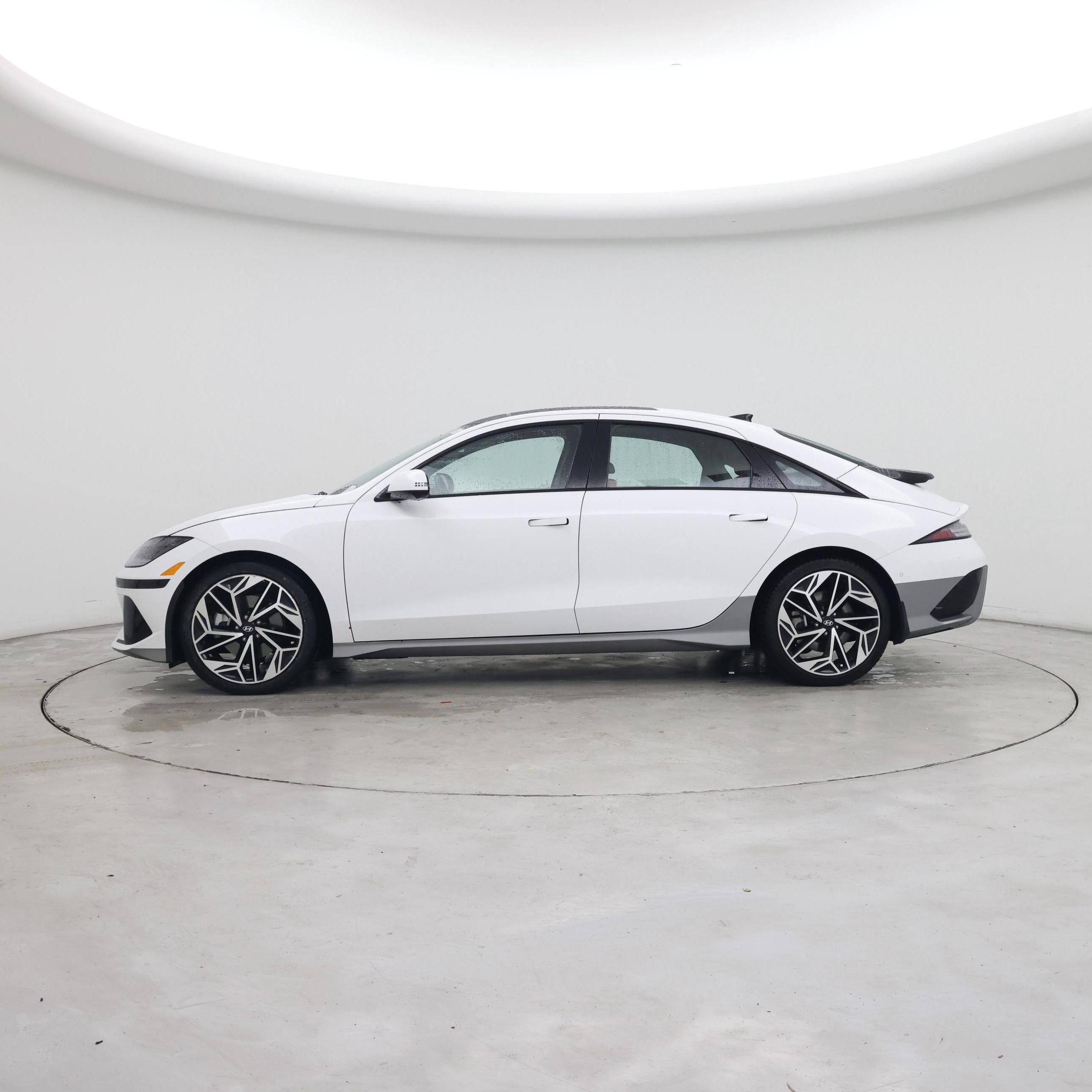 Thumbnail: 2023 Hyundai Ioniq 6 - 3