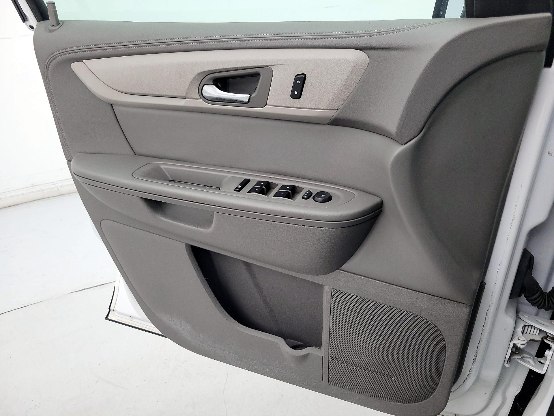 Thumbnail: 2016 Chevrolet Traverse - 12