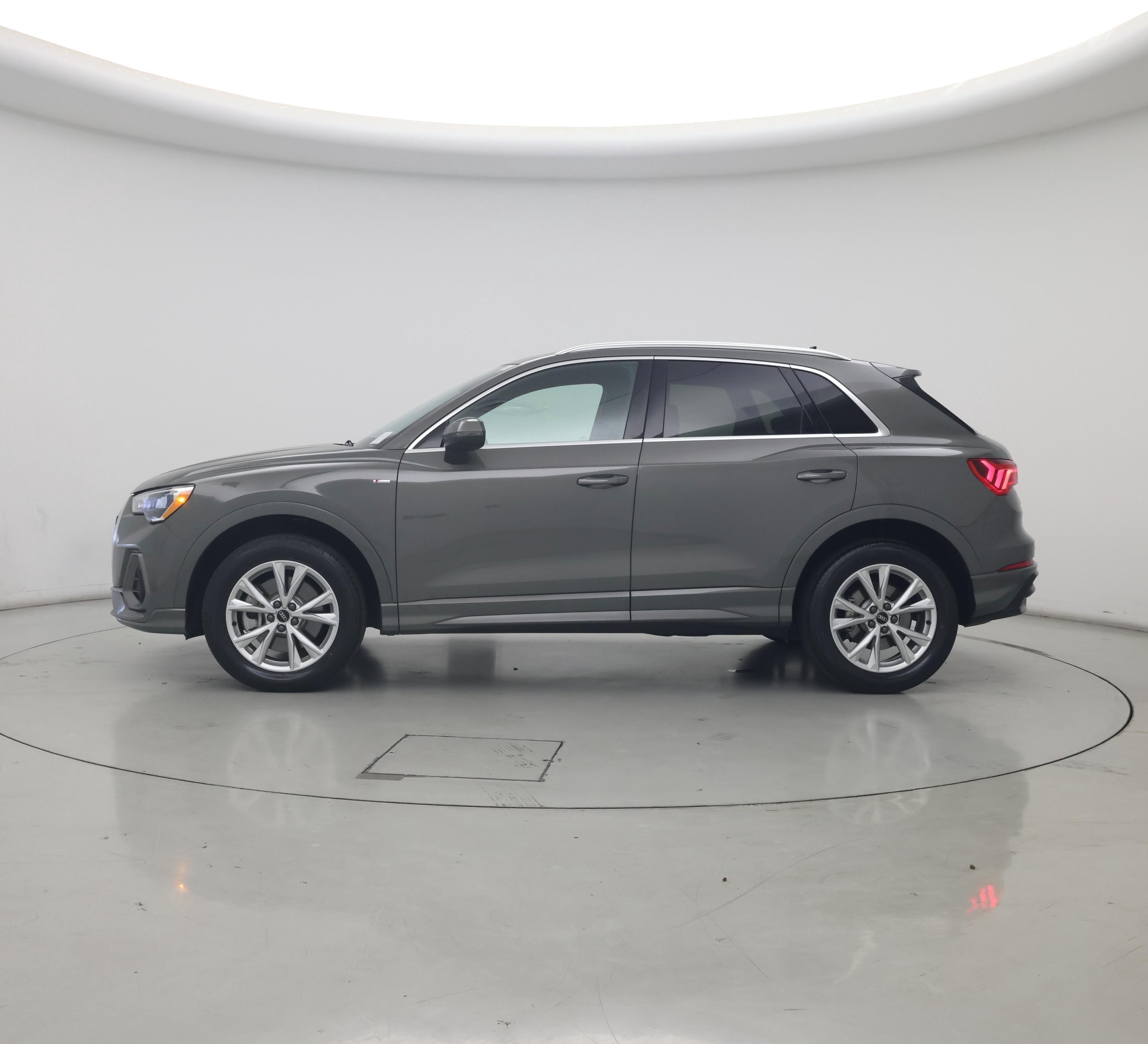 Thumbnail: 2022 Audi Q3 - 3