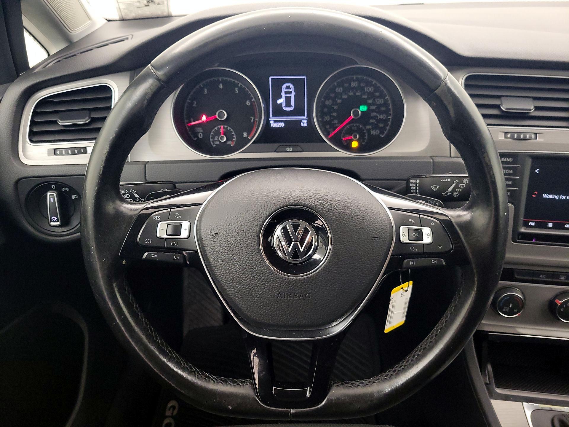 Thumbnail: 2016 Volkswagen Golf - 10