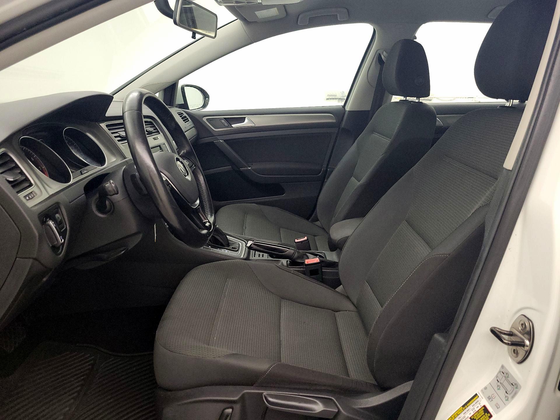 Thumbnail: 2016 Volkswagen Golf - 11