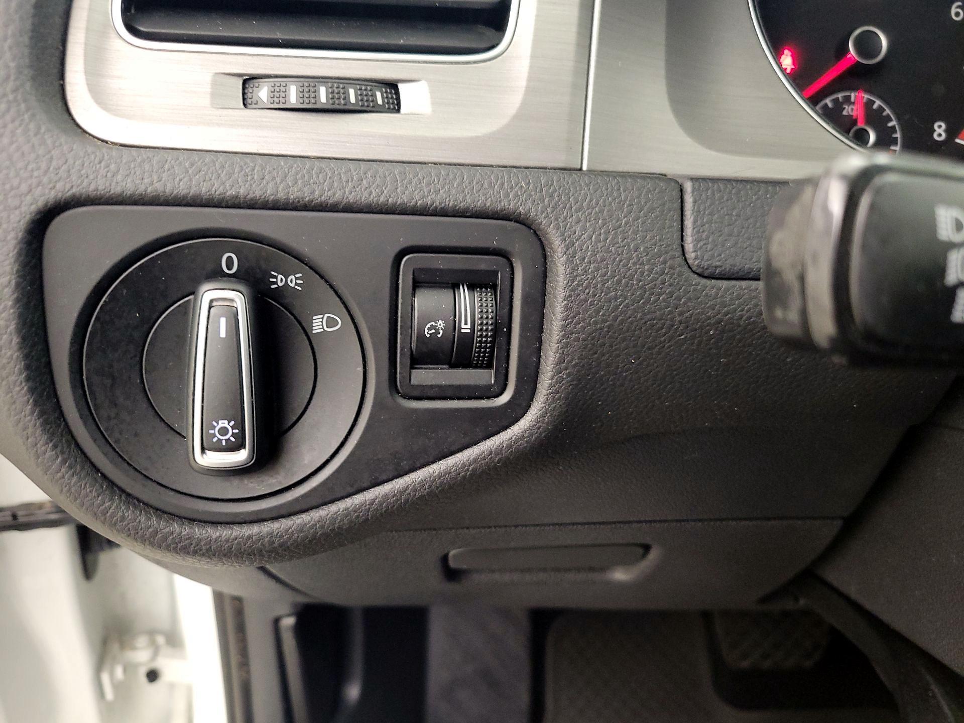 Thumbnail: 2016 Volkswagen Golf - 13