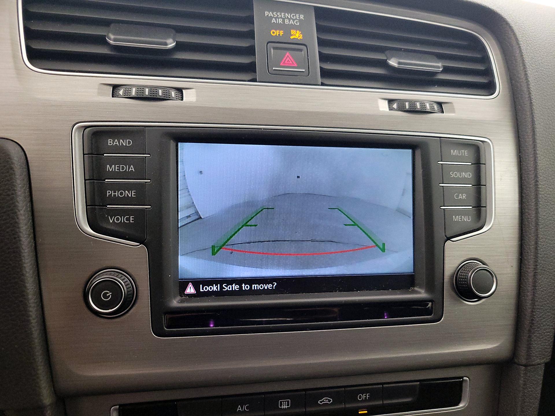 Thumbnail: 2016 Volkswagen Golf - 14